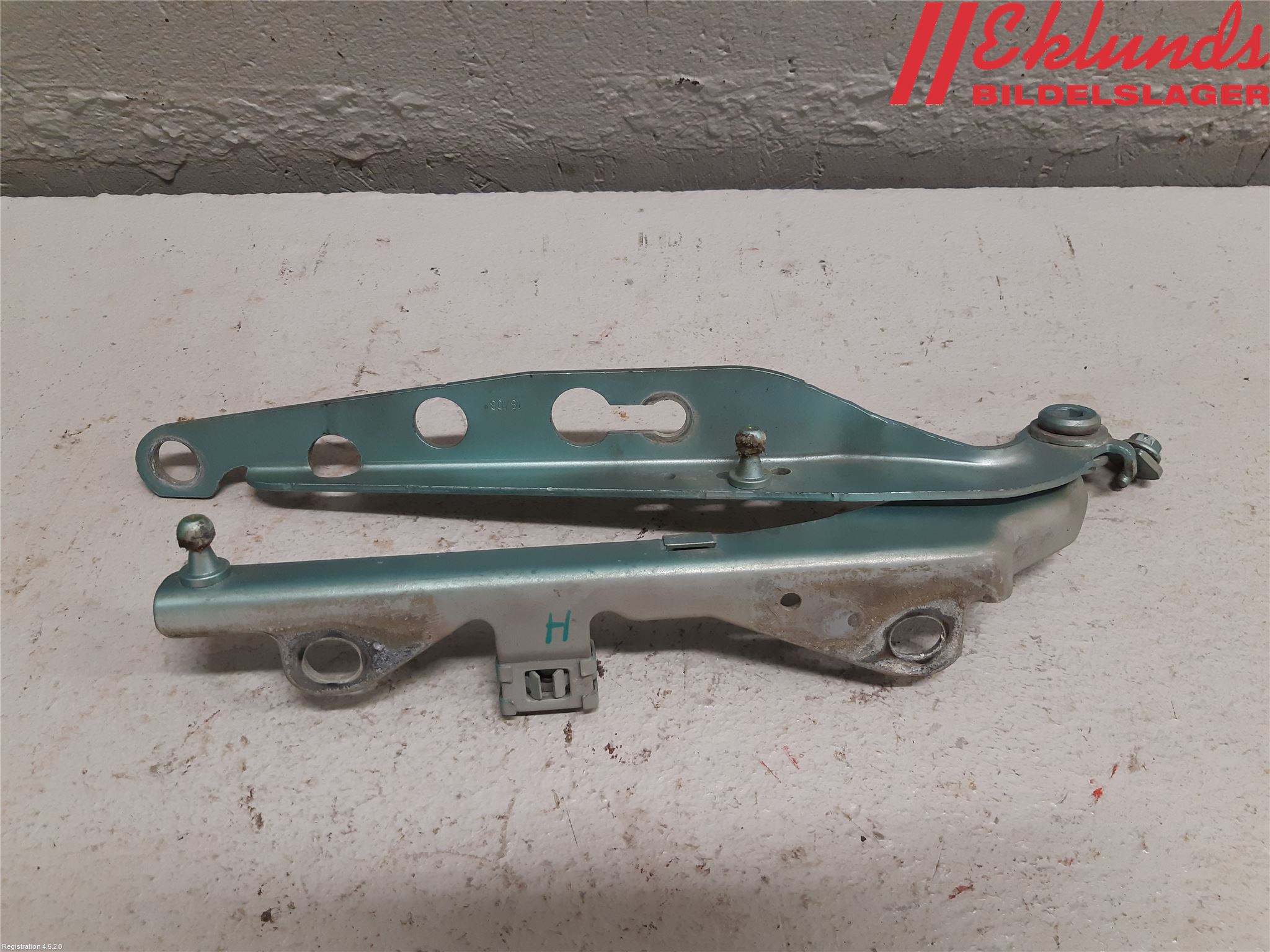 Volvo S60 01-04 Huvgångjärn