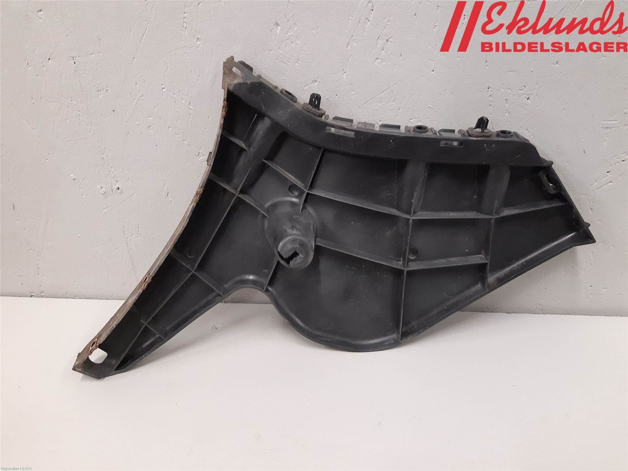 Volvo V60 11-13 Stötfångarfäste Bak Hö