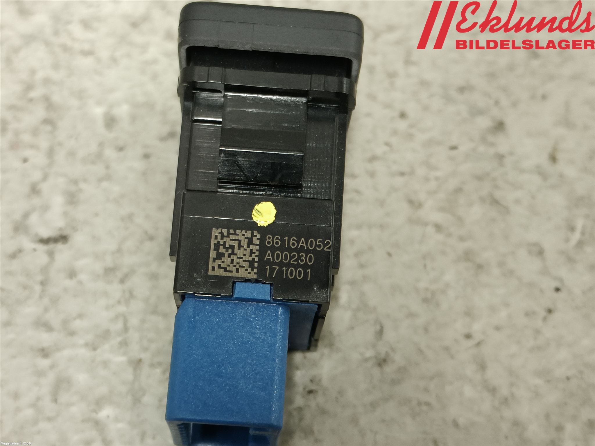 Mitsubishi ECLIPS CROSS Strömställare Elruta