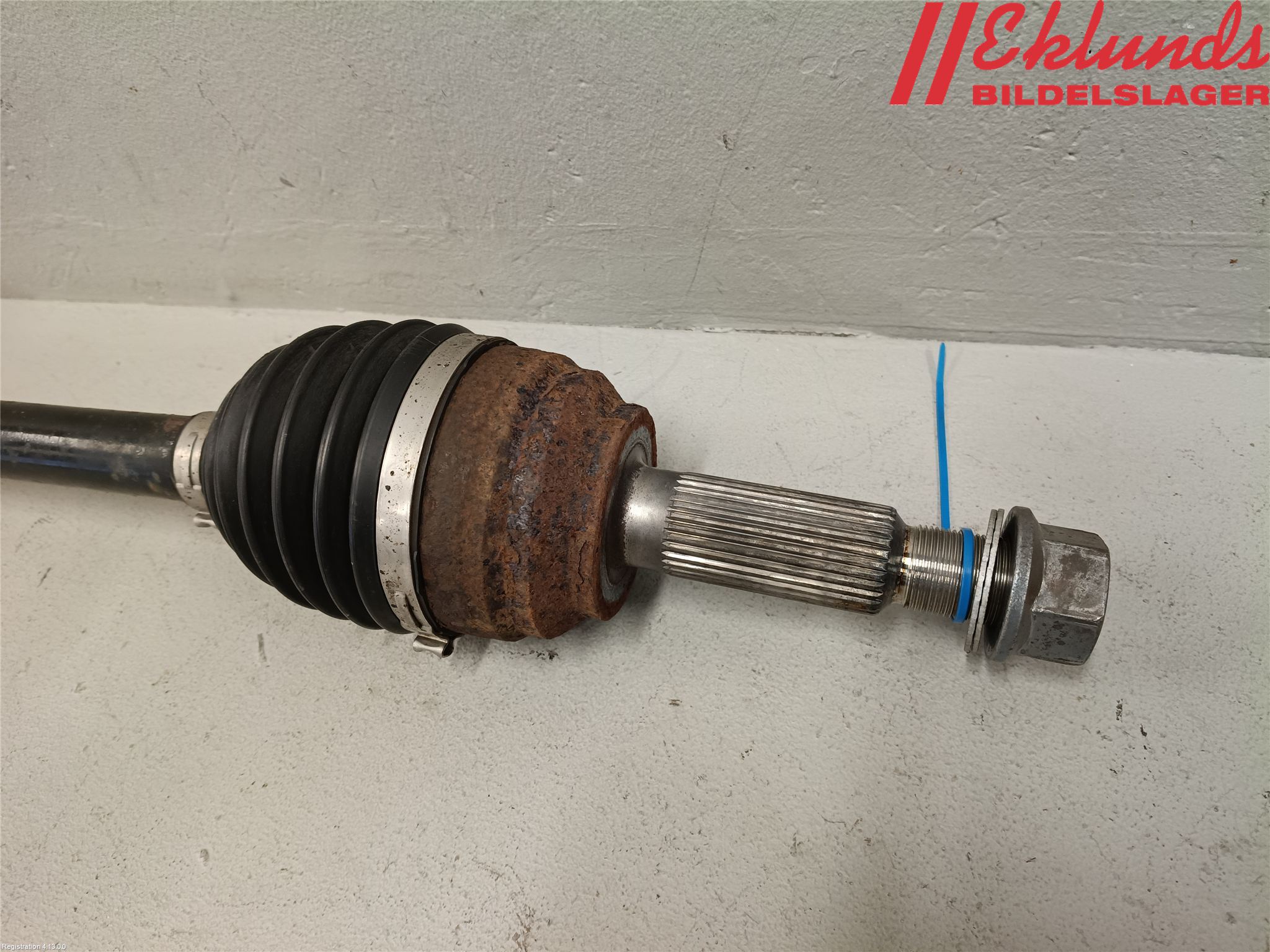 Tesla MODEL S 13- Drivaxel Fram Höger