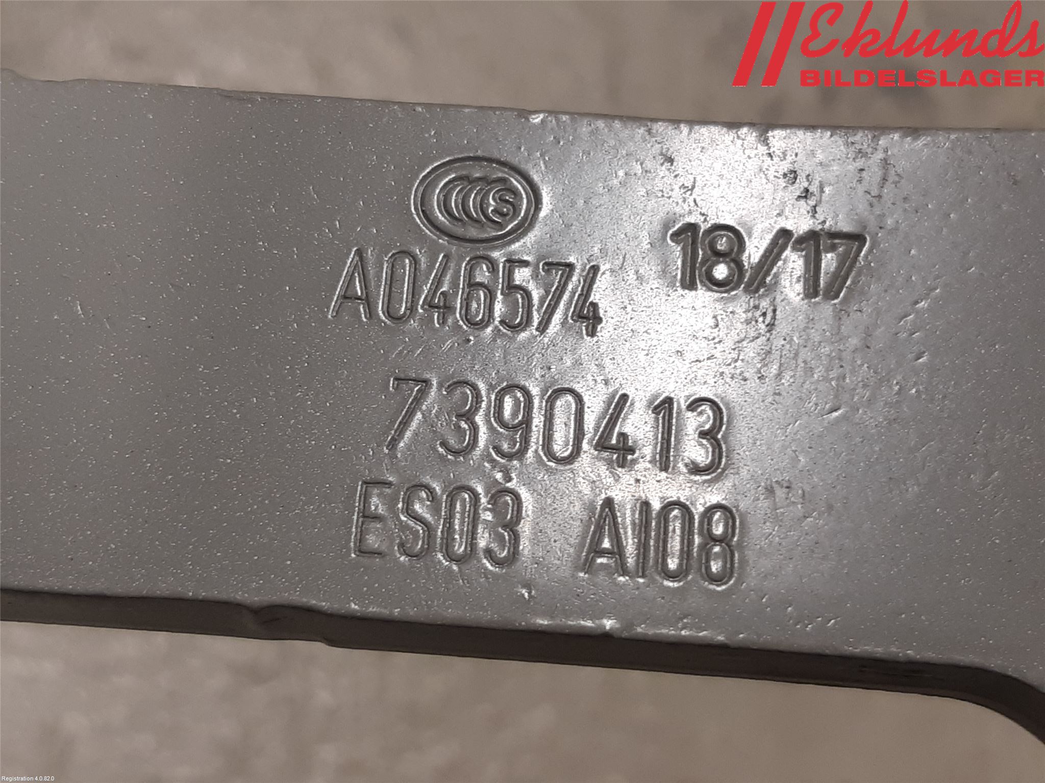 BMW 5 G30/G31/F90 17-23 Bakluckegångjärn Vä