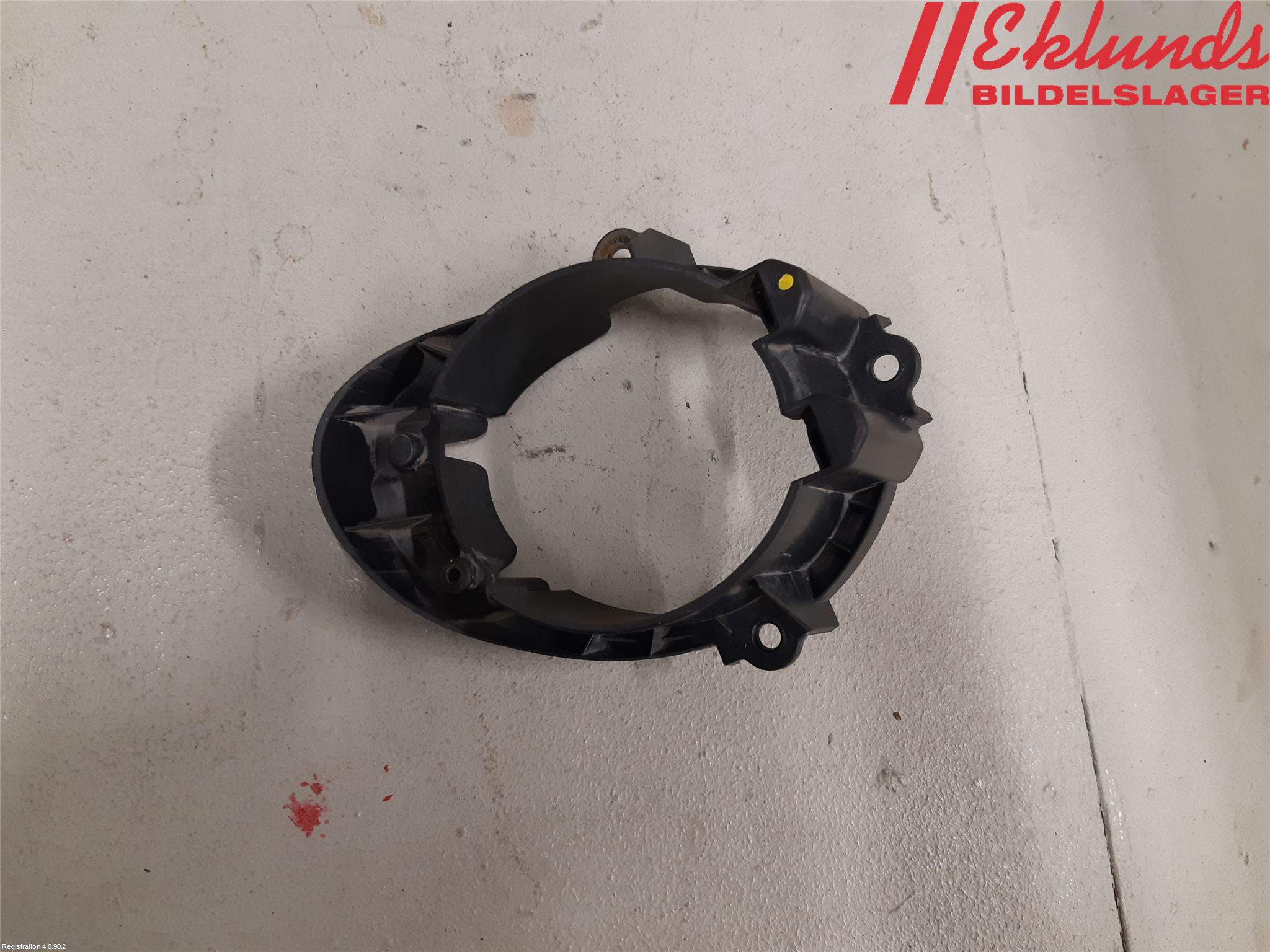 Toyota AVENSIS 09-15 Dimljussarg Fram