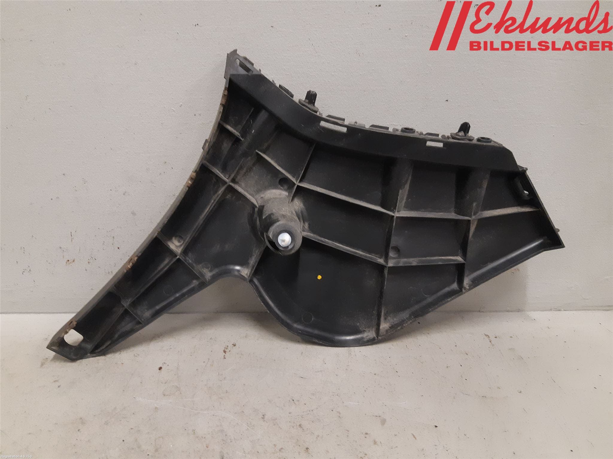 Volvo V60 11-13 Stötfångarfäste Bak Hö