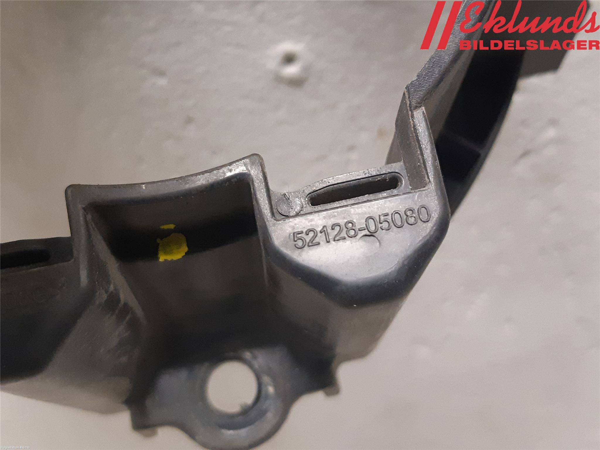 Toyota AVENSIS 09-15 Dimljussarg Fram