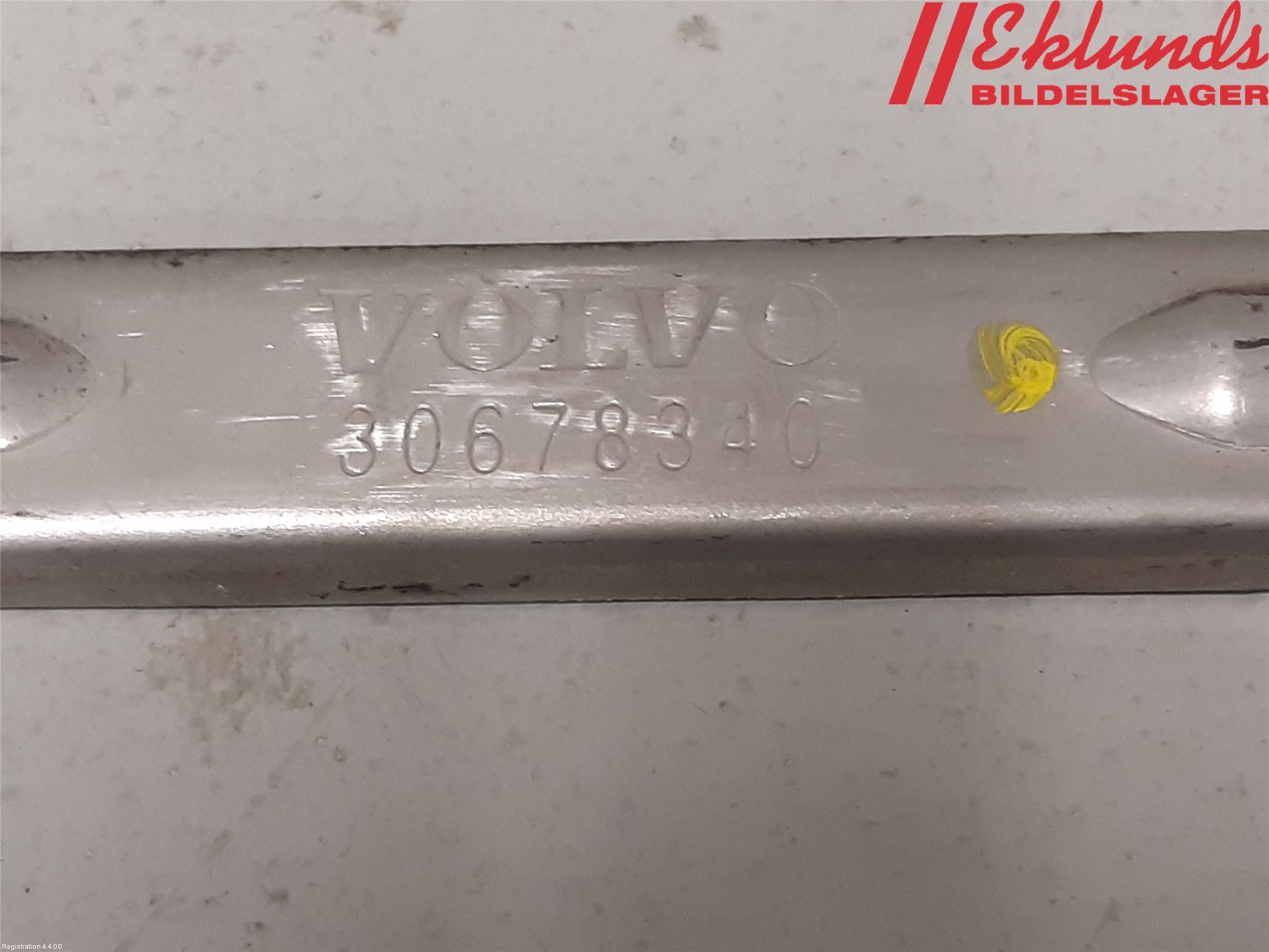 Volvo XC70 08-13 Strålkast Fästsarg