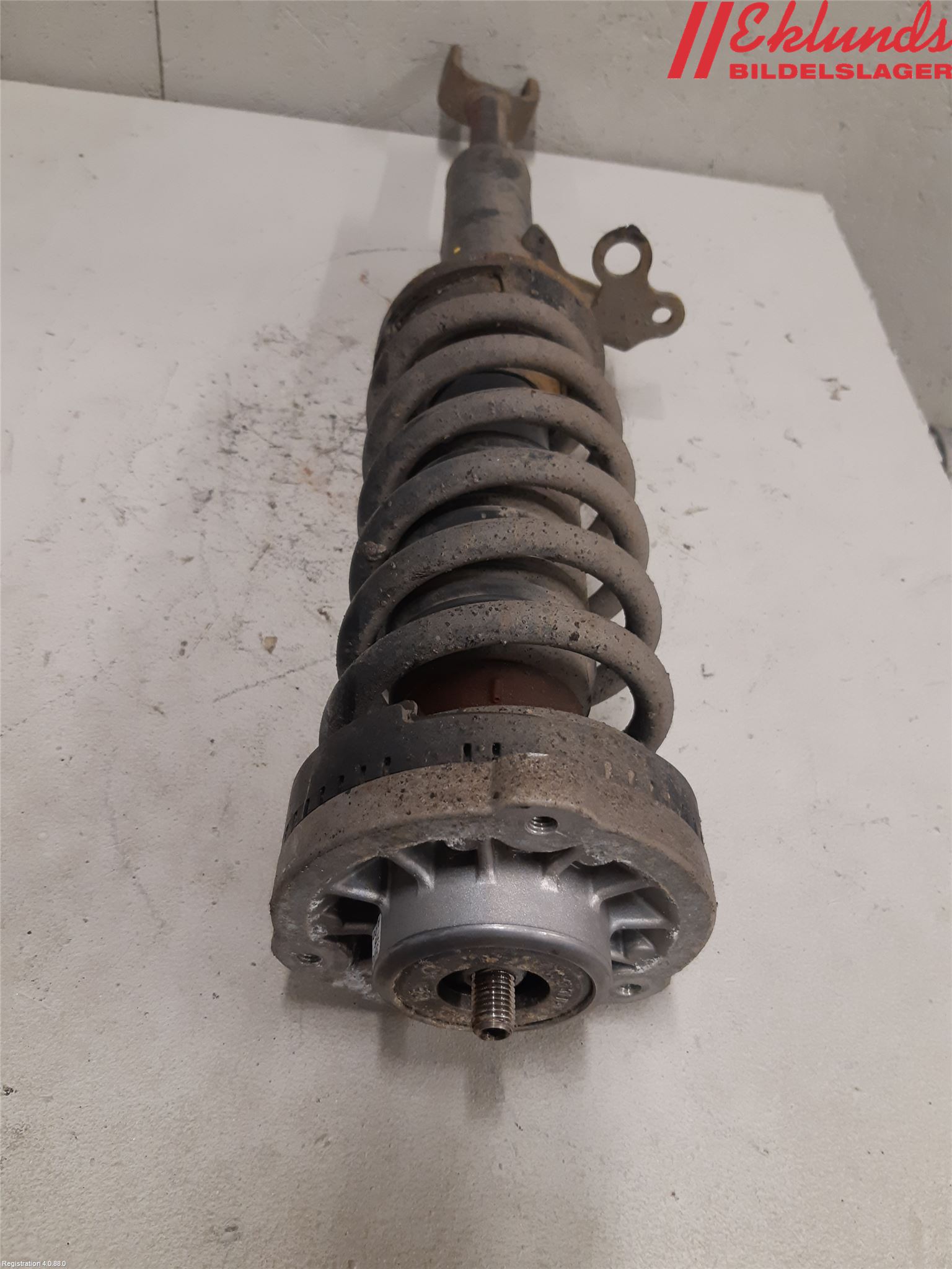 BMW 5 F10/F11/F18 09-17 Fjäderben Fram Vänster