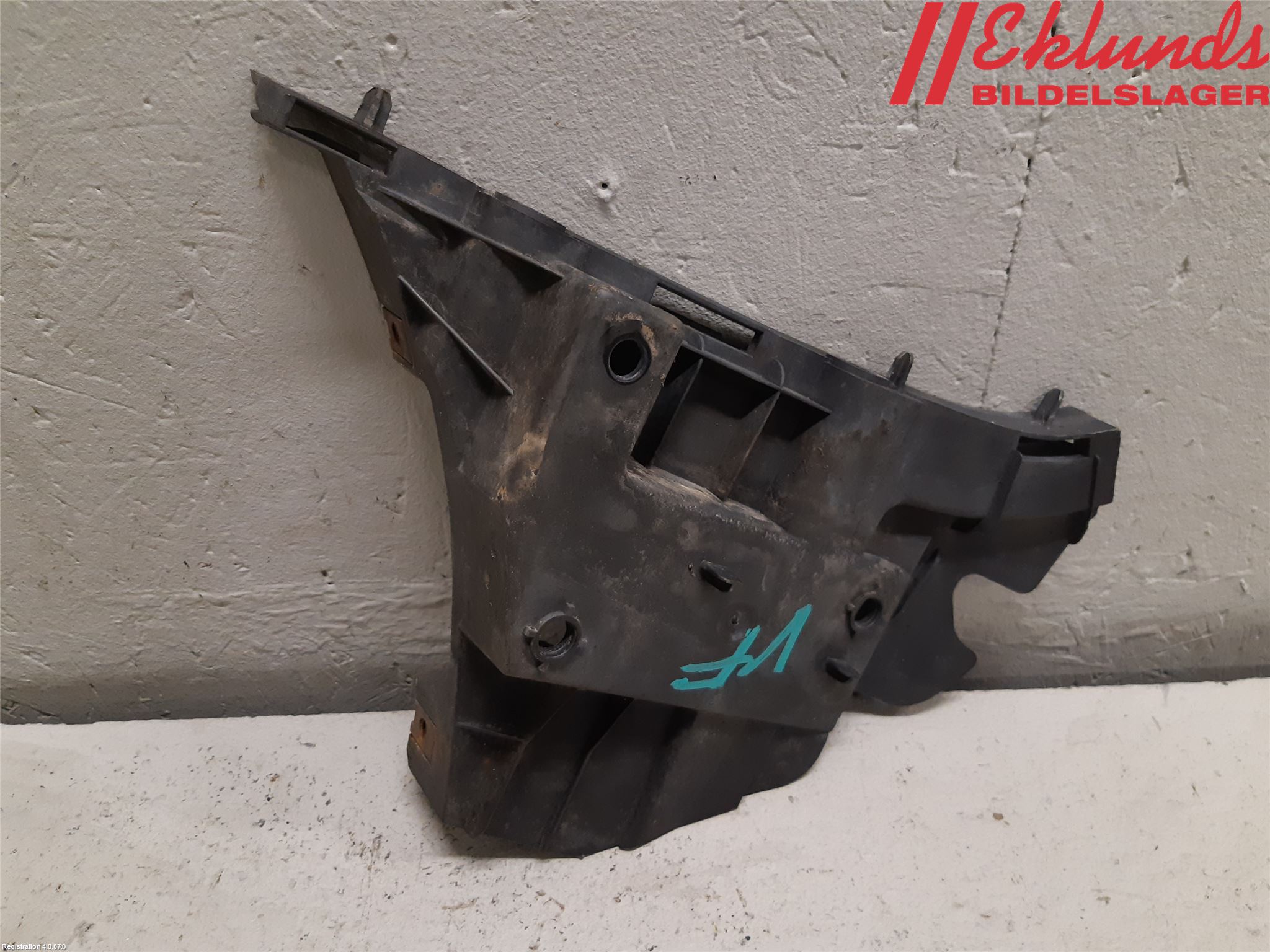 Volvo V70 08-13 Stötfångarfäste Fram Vä