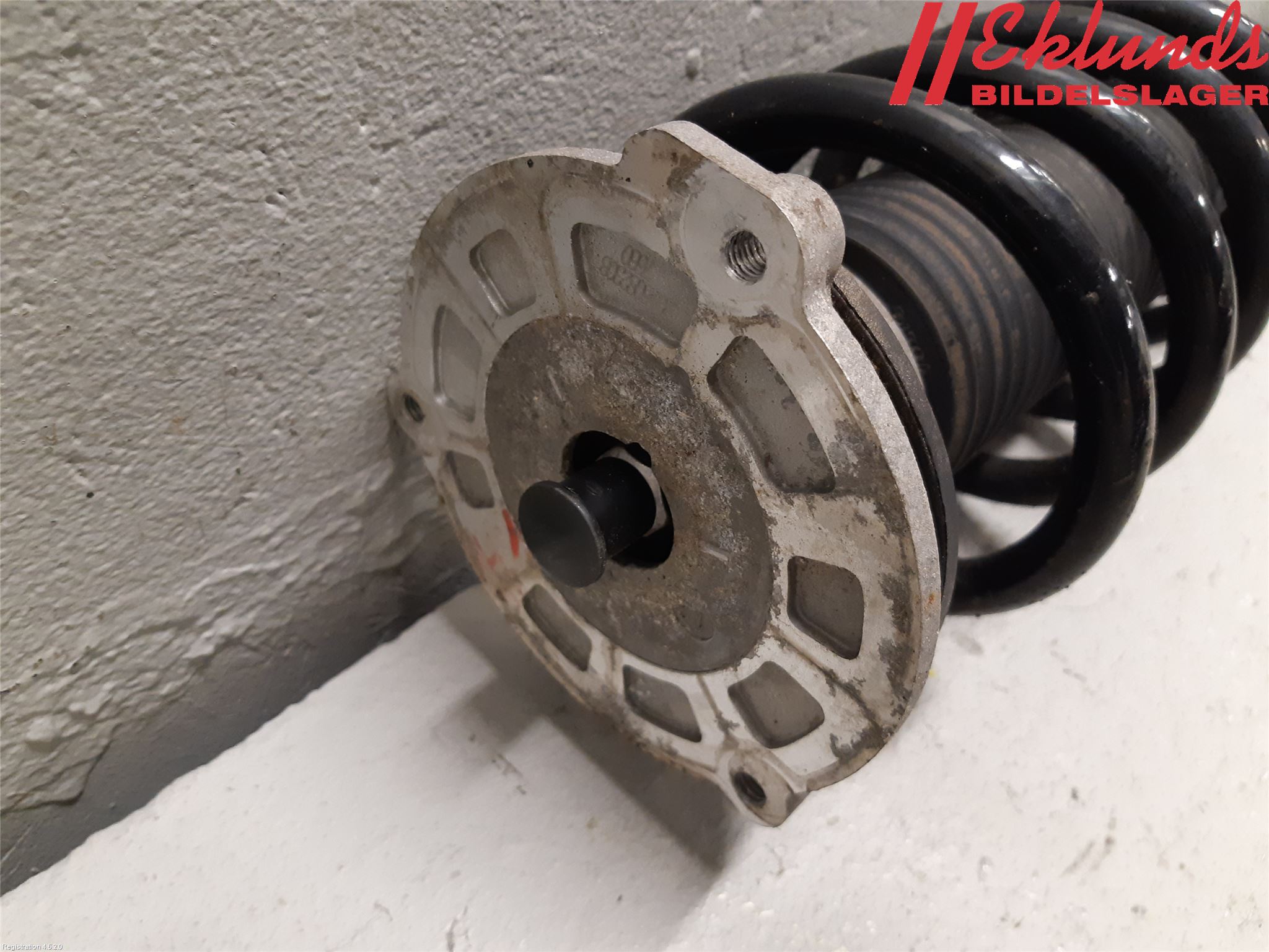 Volvo V90 17->> Fjäderben Fram Höger