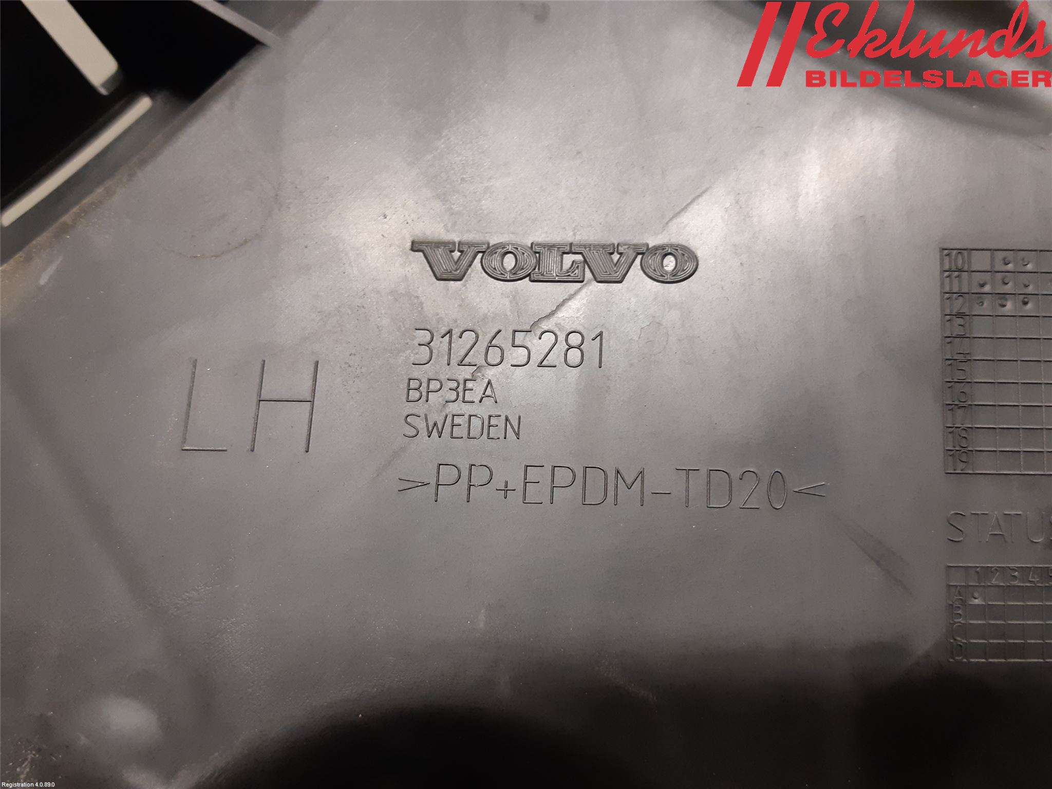 Volvo V60 11-13 Stötfångarfäste Bak Vä