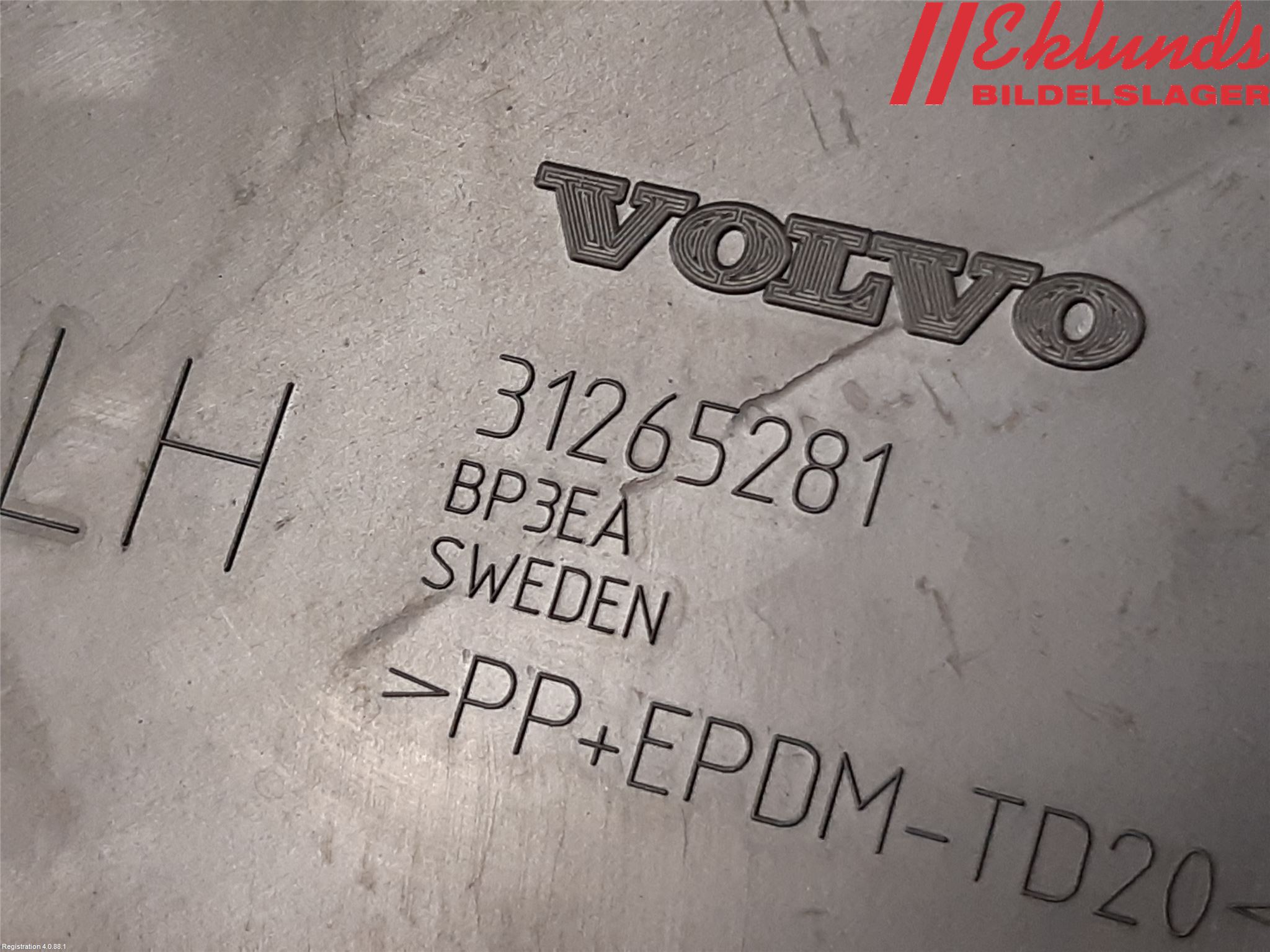 Volvo V60 11-13 Stötfångarfäste Bak Vä