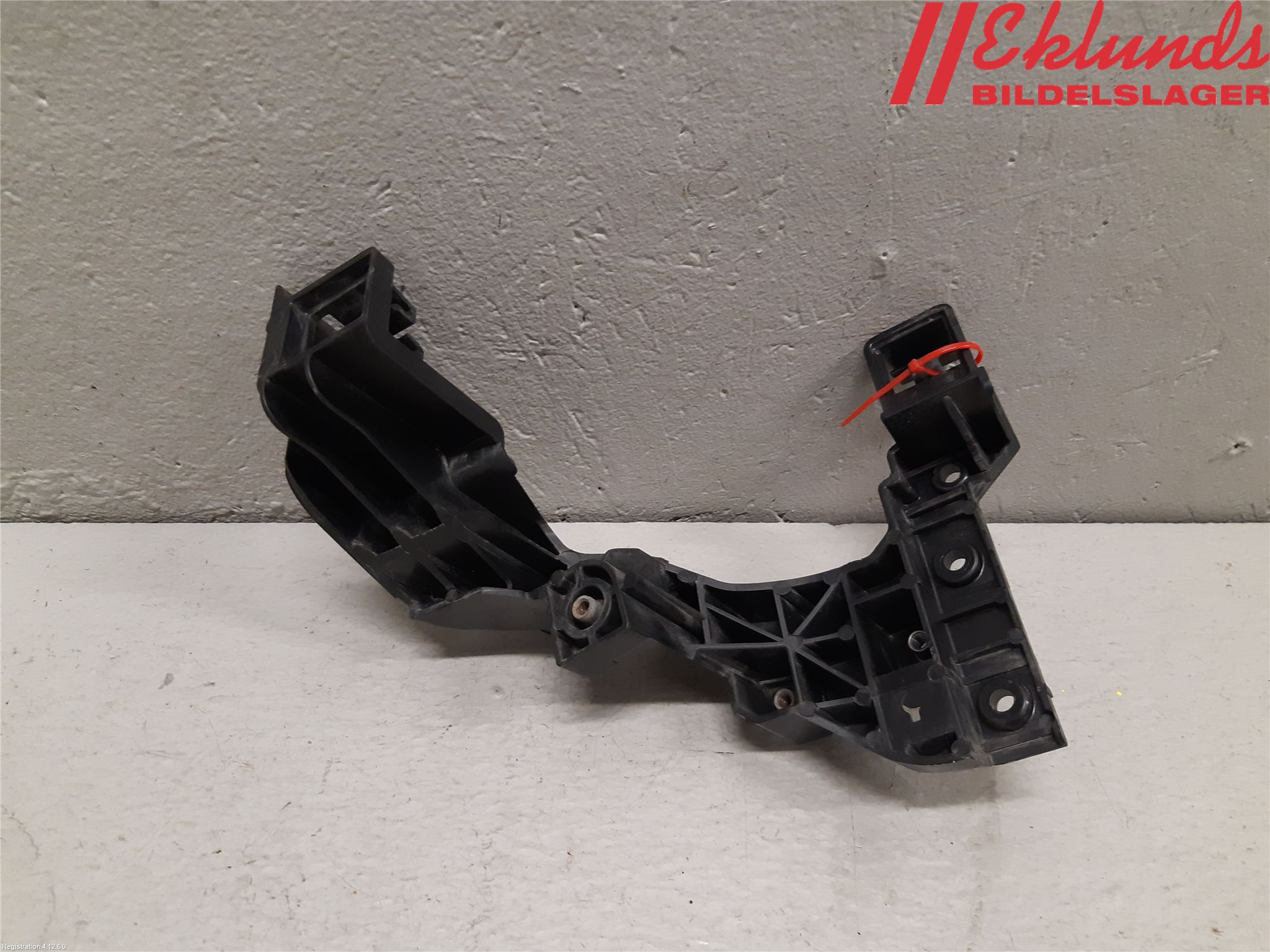 Kia CEED 12-18 Strålkast Fästsarg