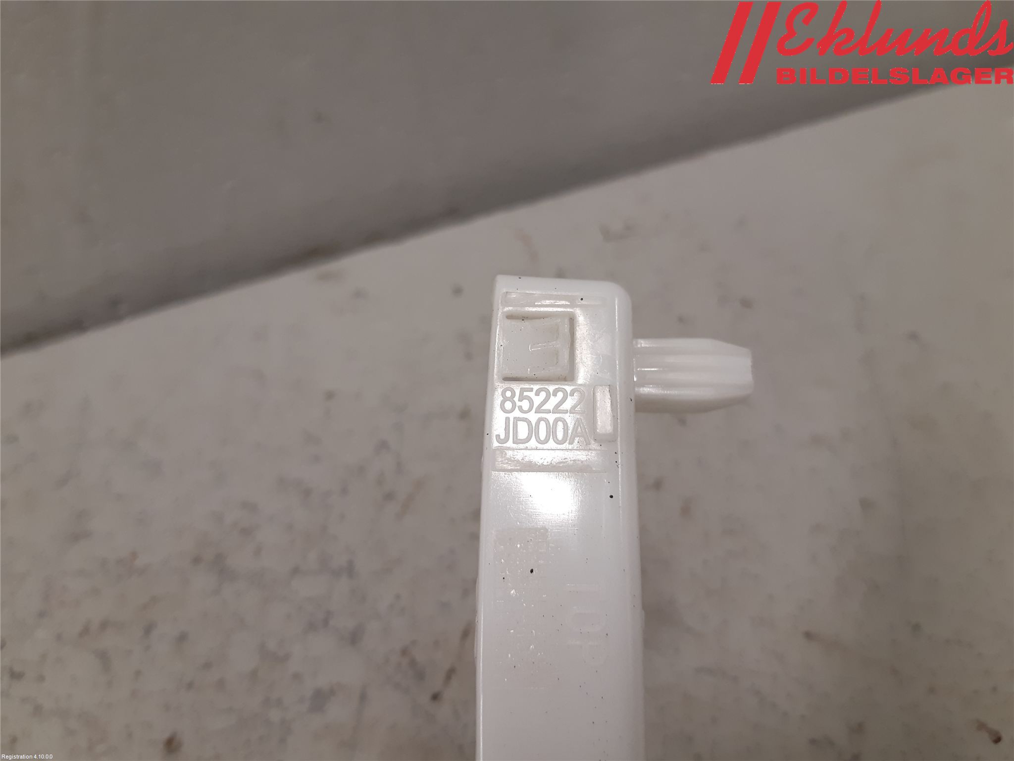 Nissan QASHQAI   07-10 Stötfångarfäste Bak Hö