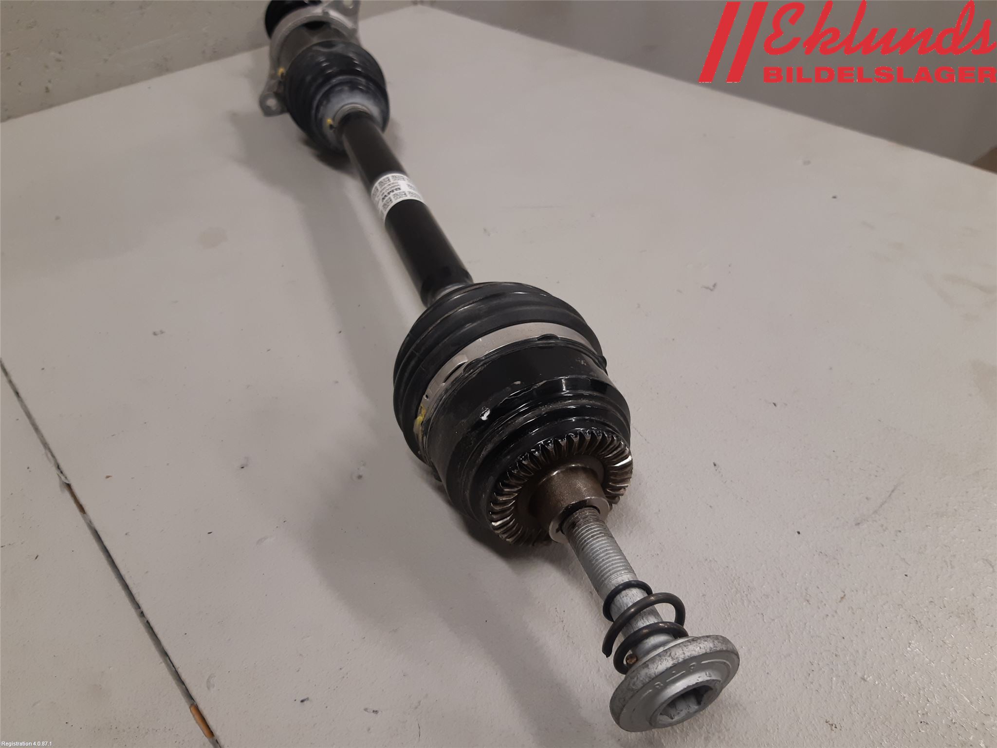 BMW iX I20 22- Drivaxel Fram Höger