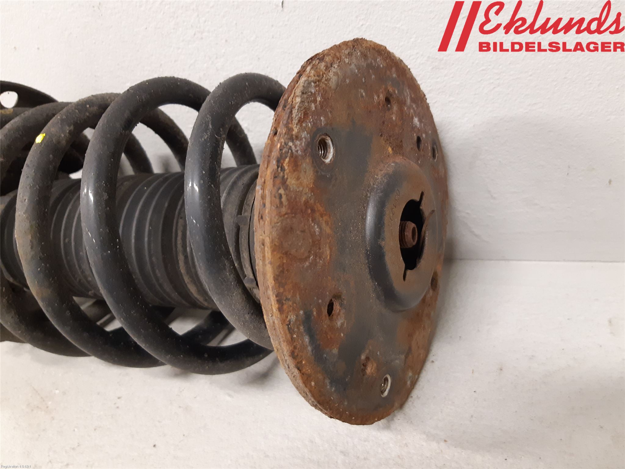 Volvo V70 08-13 Fjäderben Fram Vänster