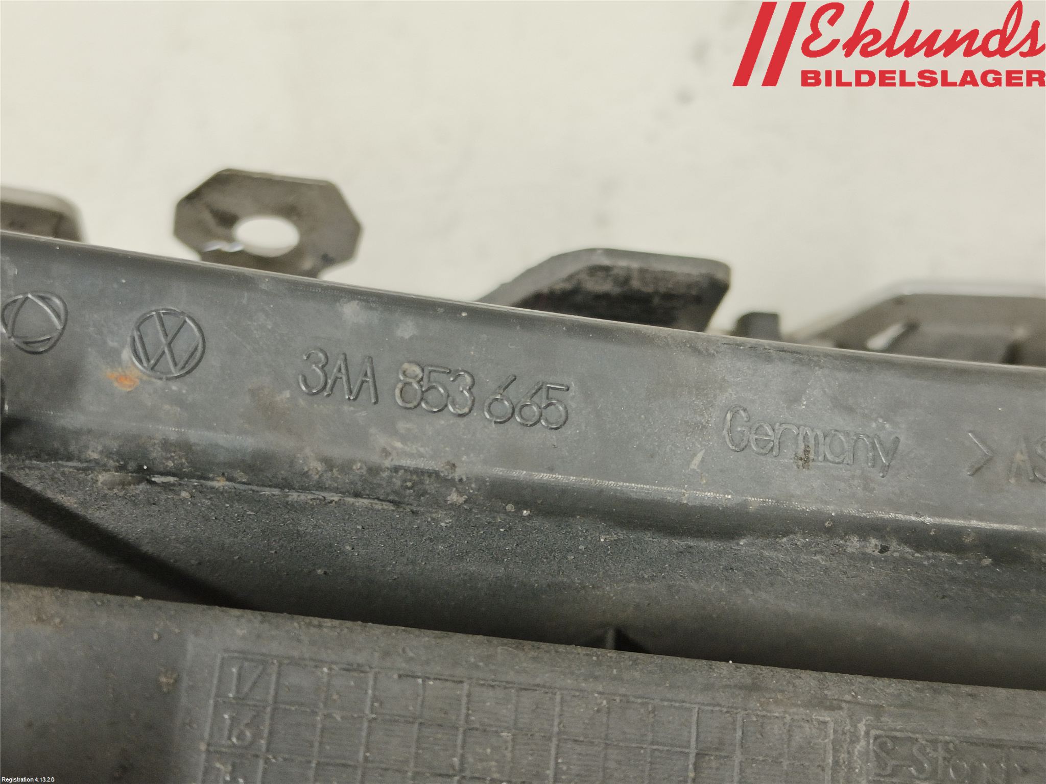 Volkswagen VW PASSAT 11-14 Dimljussarg Fram