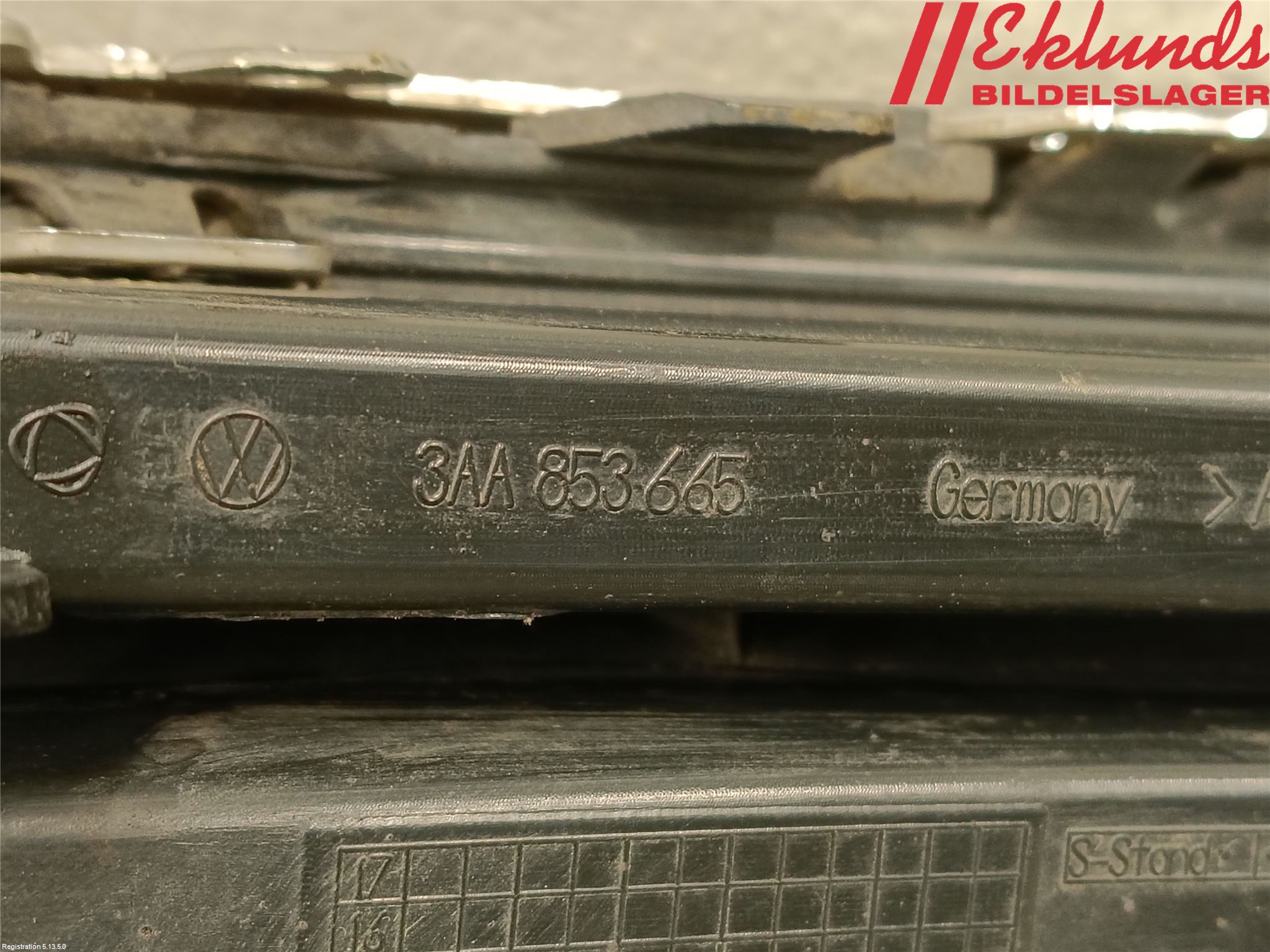 Volkswagen VW PASSAT 11-14 Dimljussarg Fram