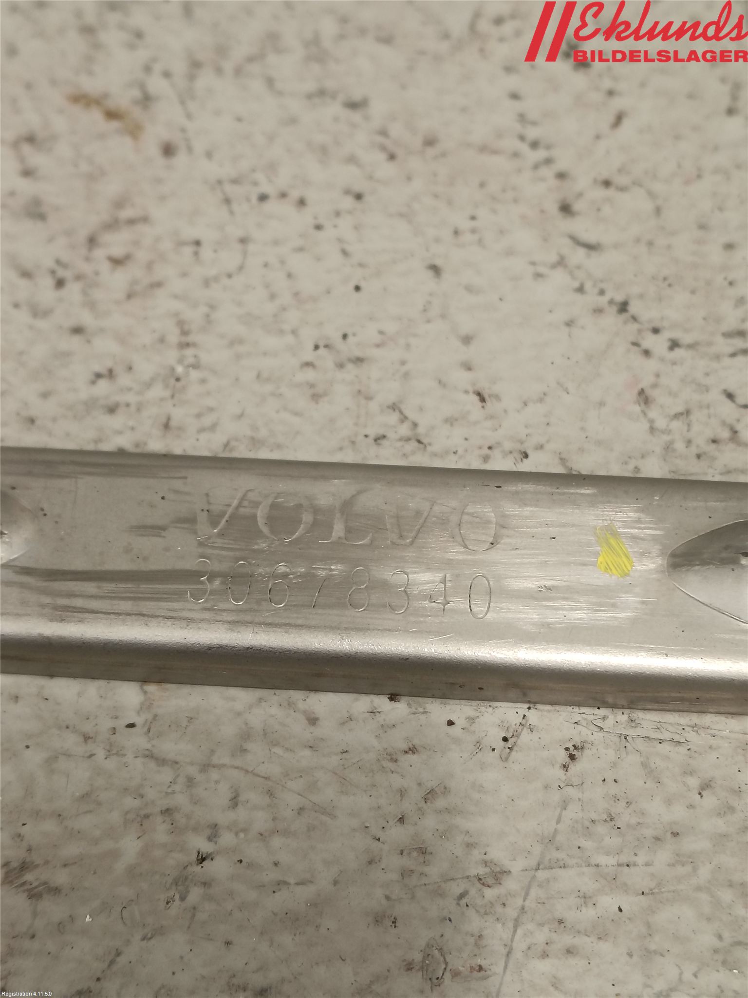 Volvo V70 08-13 Strålkast Fästsarg