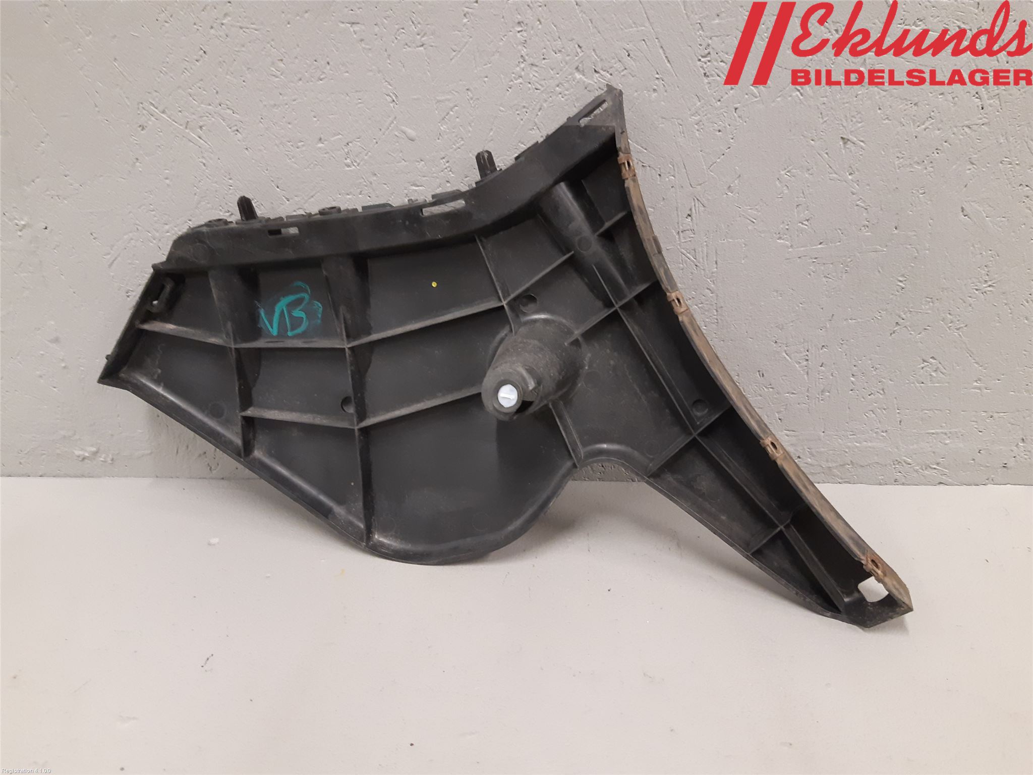 Volvo V60 11-13 Stötfångarfäste Bak Vä