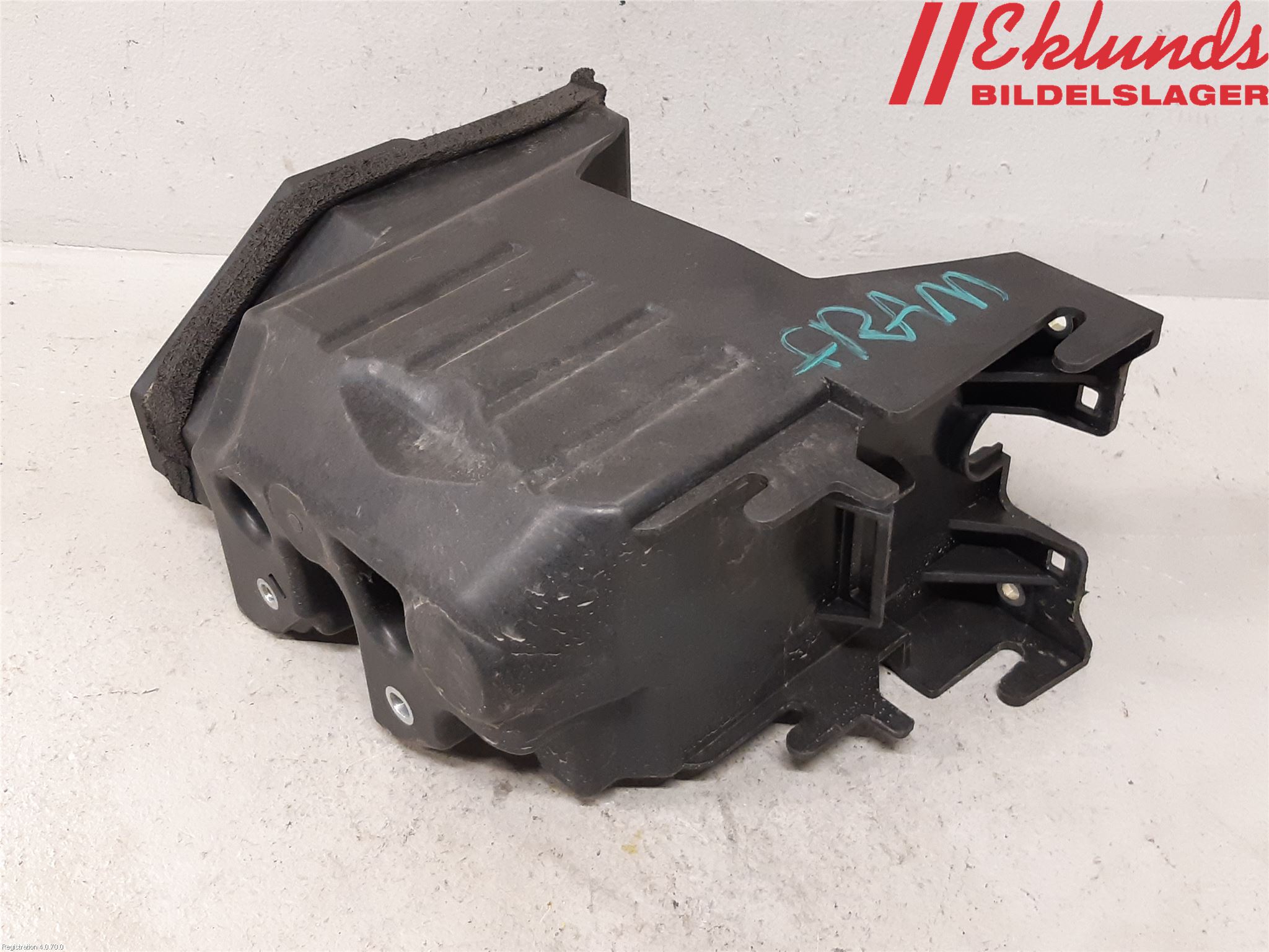 Volvo V90 17->> Batterilåda-Fäste-Hållare