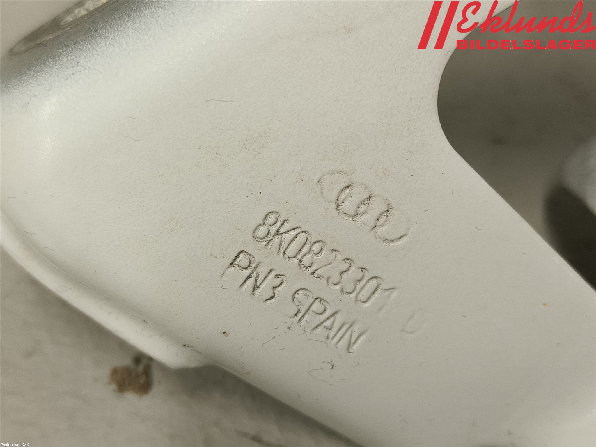 Audi A4/S4 08-11 Huvgångjärn