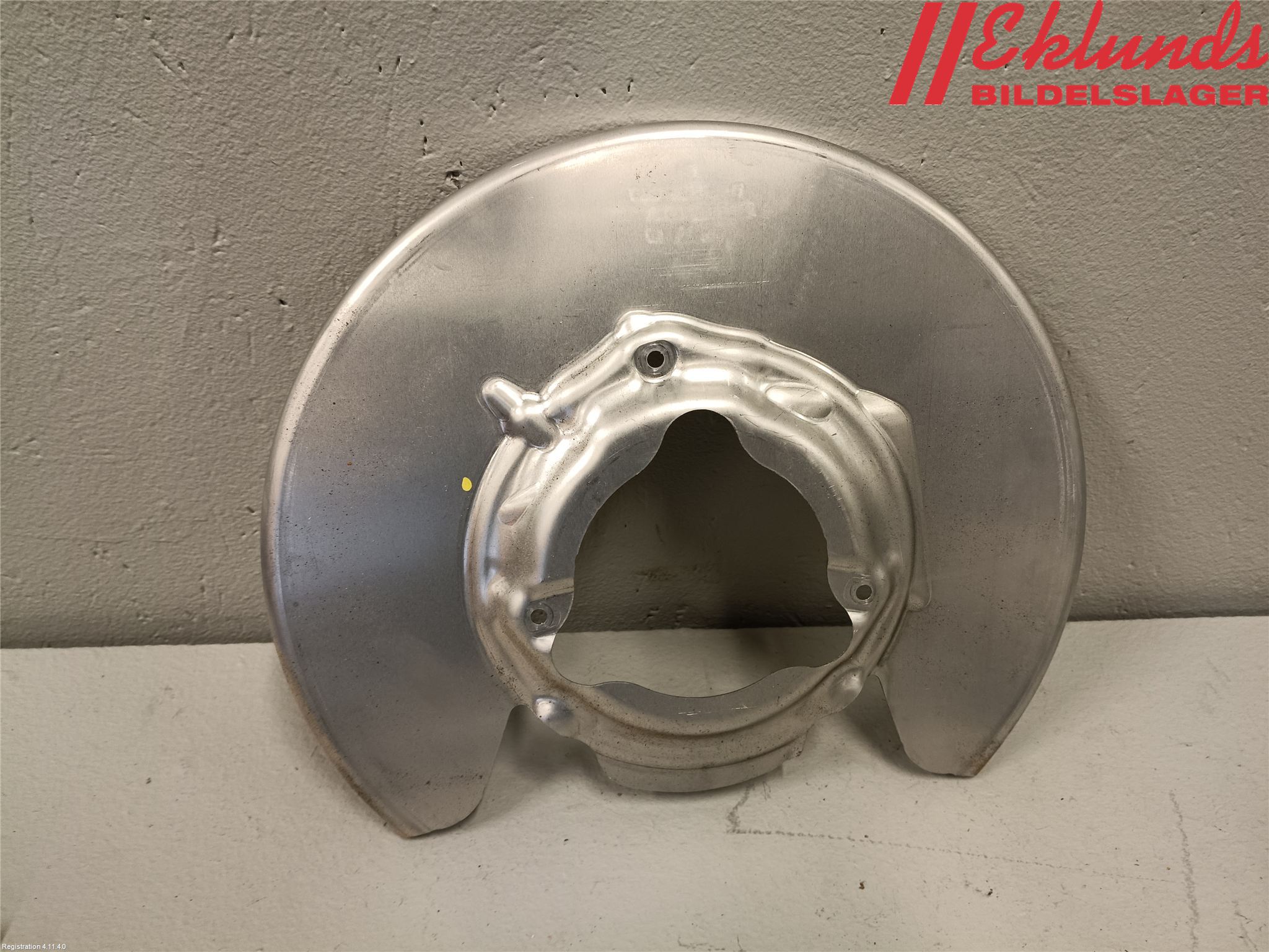 Tesla MODEL Y 21- Bromssköld Fram