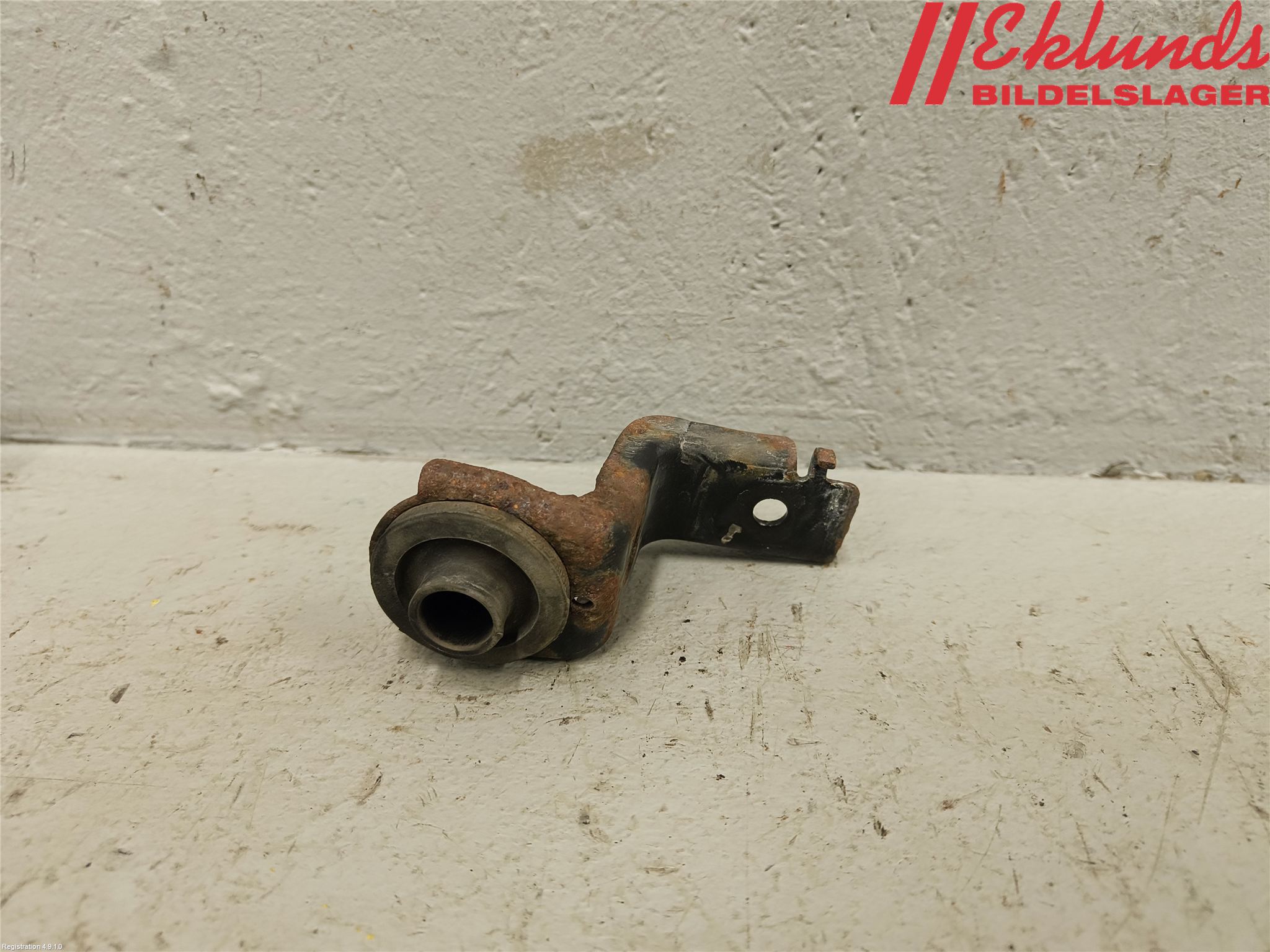 Toyota RAV 4 06-12 Kylarfäste-Ram-Balk