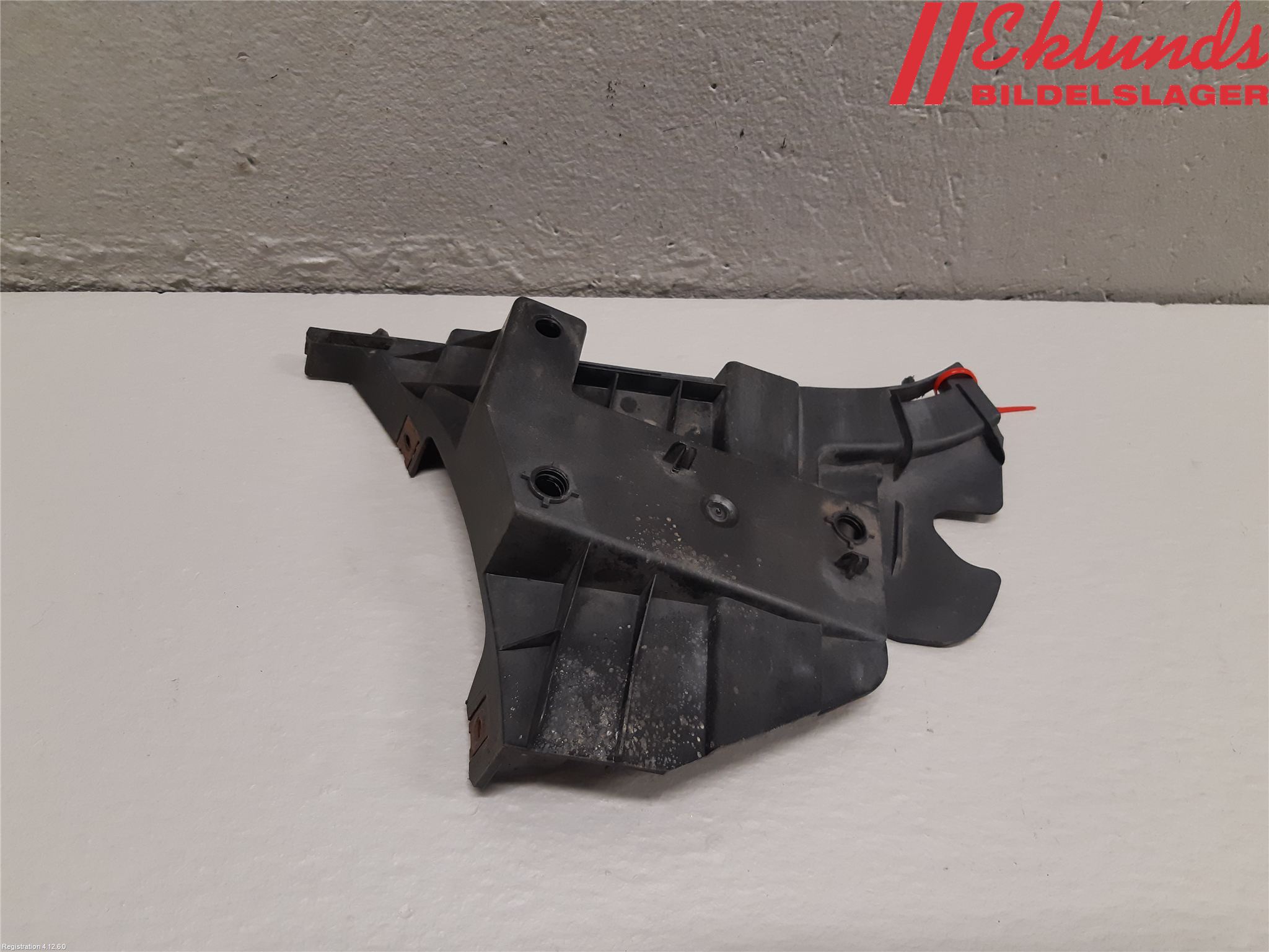 Volvo V70 08-13 Stötfångarfäste Fram Vä