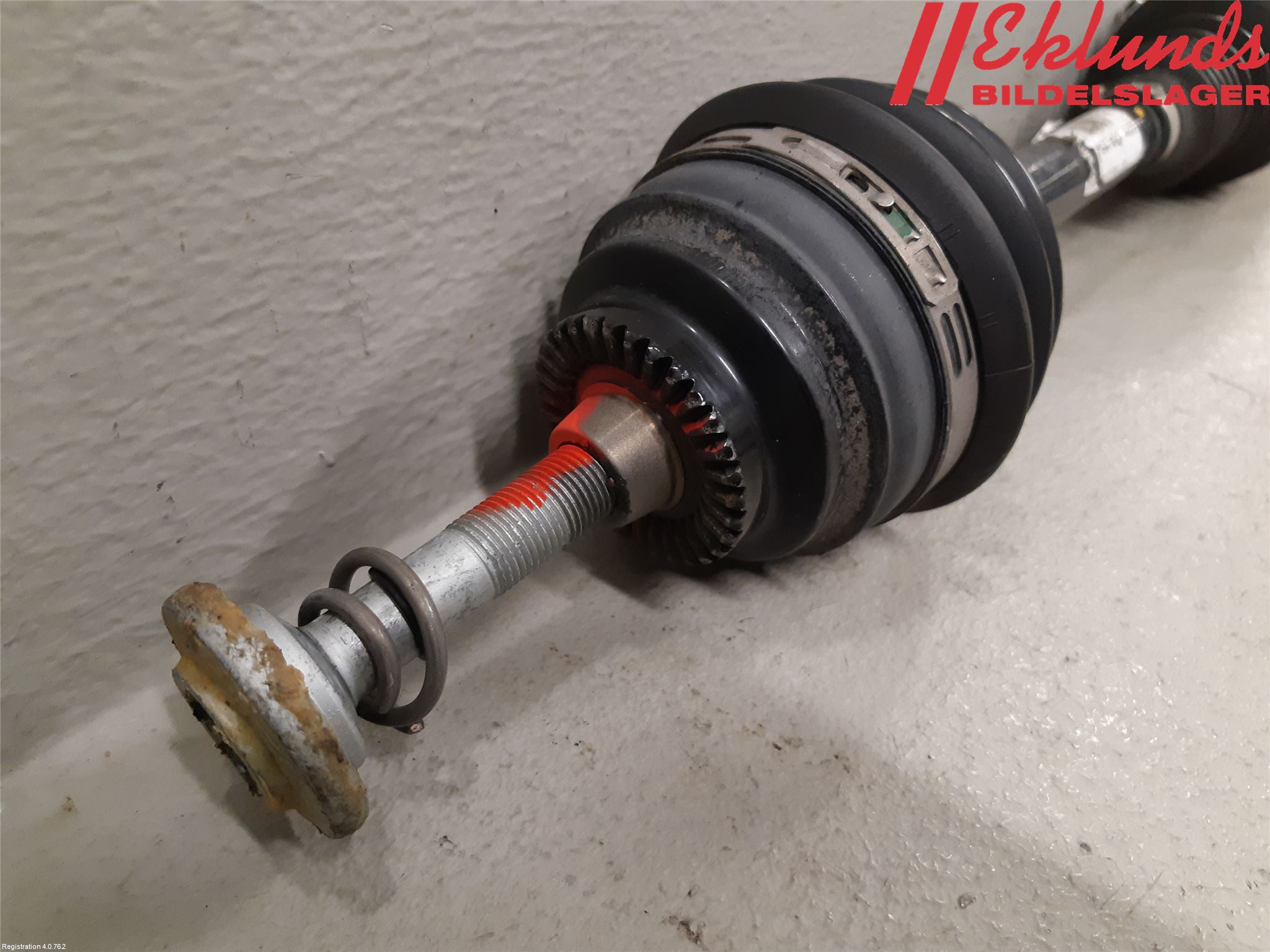BMW 3 F30/F31/F80 12-19 Drivaxel Fram Vänster