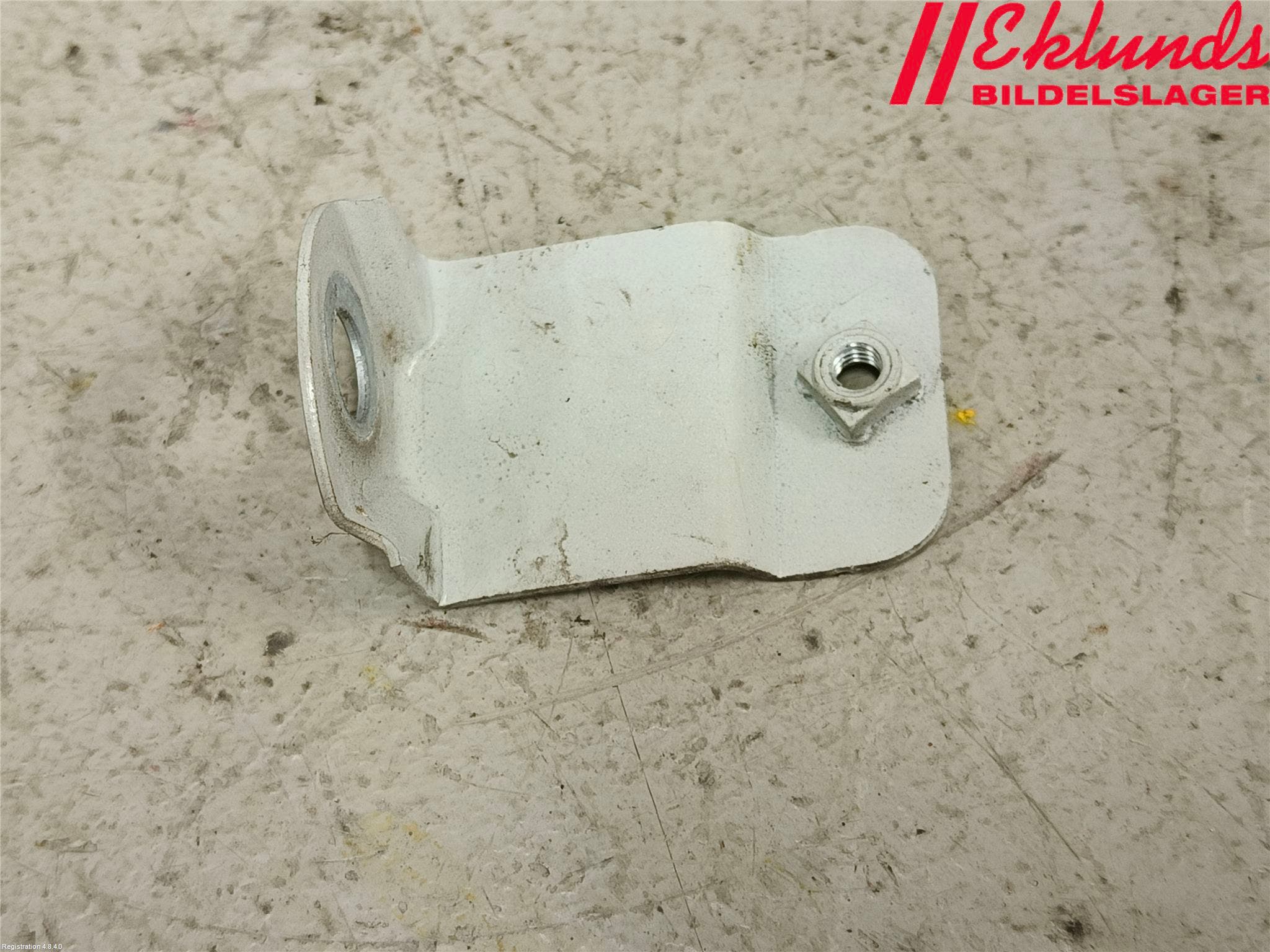 Audi A1/S1 11-18 Skärmfäste Fram Hö