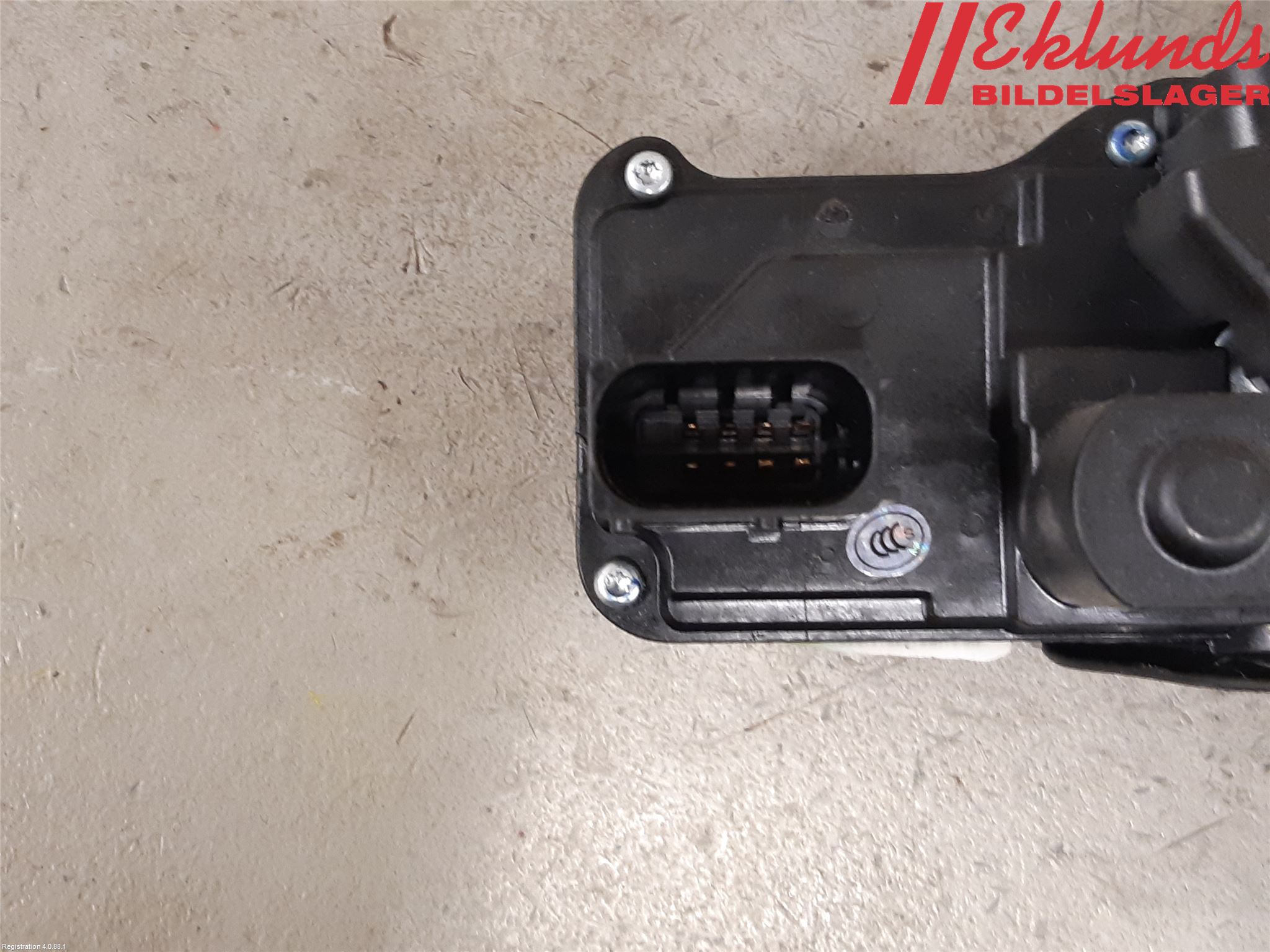 Tesla MODEL S 13- Låskista-Dörrlås