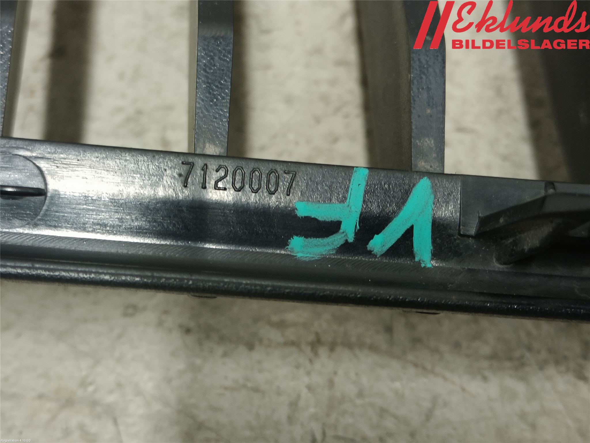 BMW 3 E90/91 SED/TOU 05-12 Grilldel Mitt