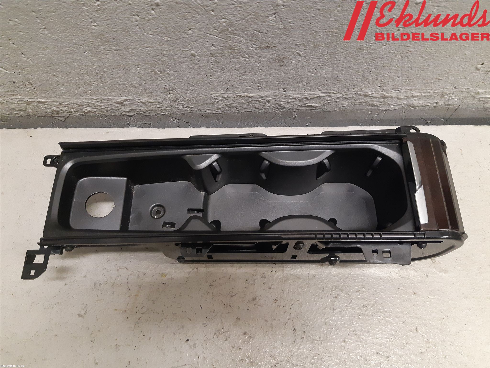 Volvo XC90/RECHARGE 16- Mugghållare