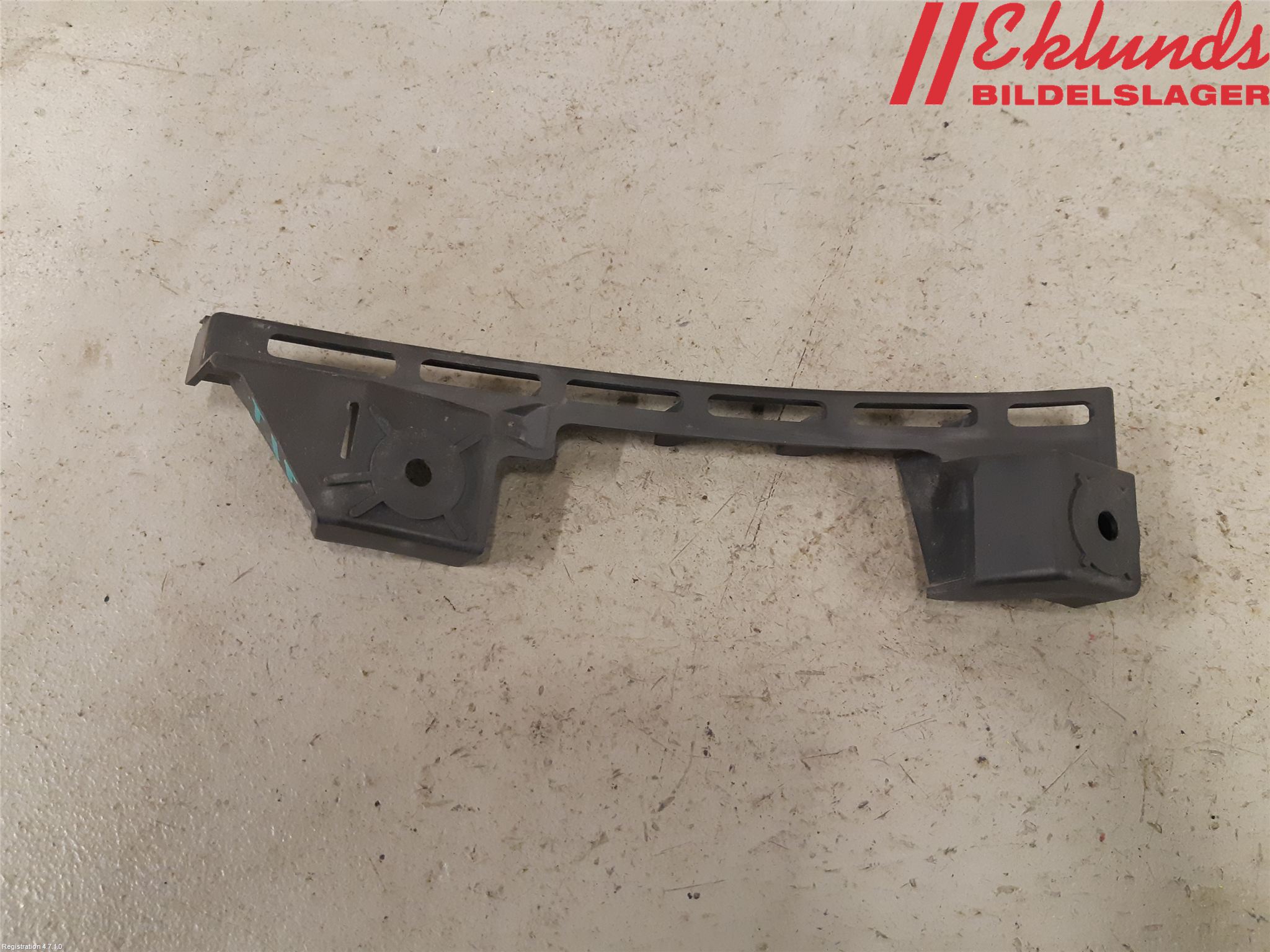 Volkswagen VW CADDY      04-10 Stötfångarfäste Fram Hö