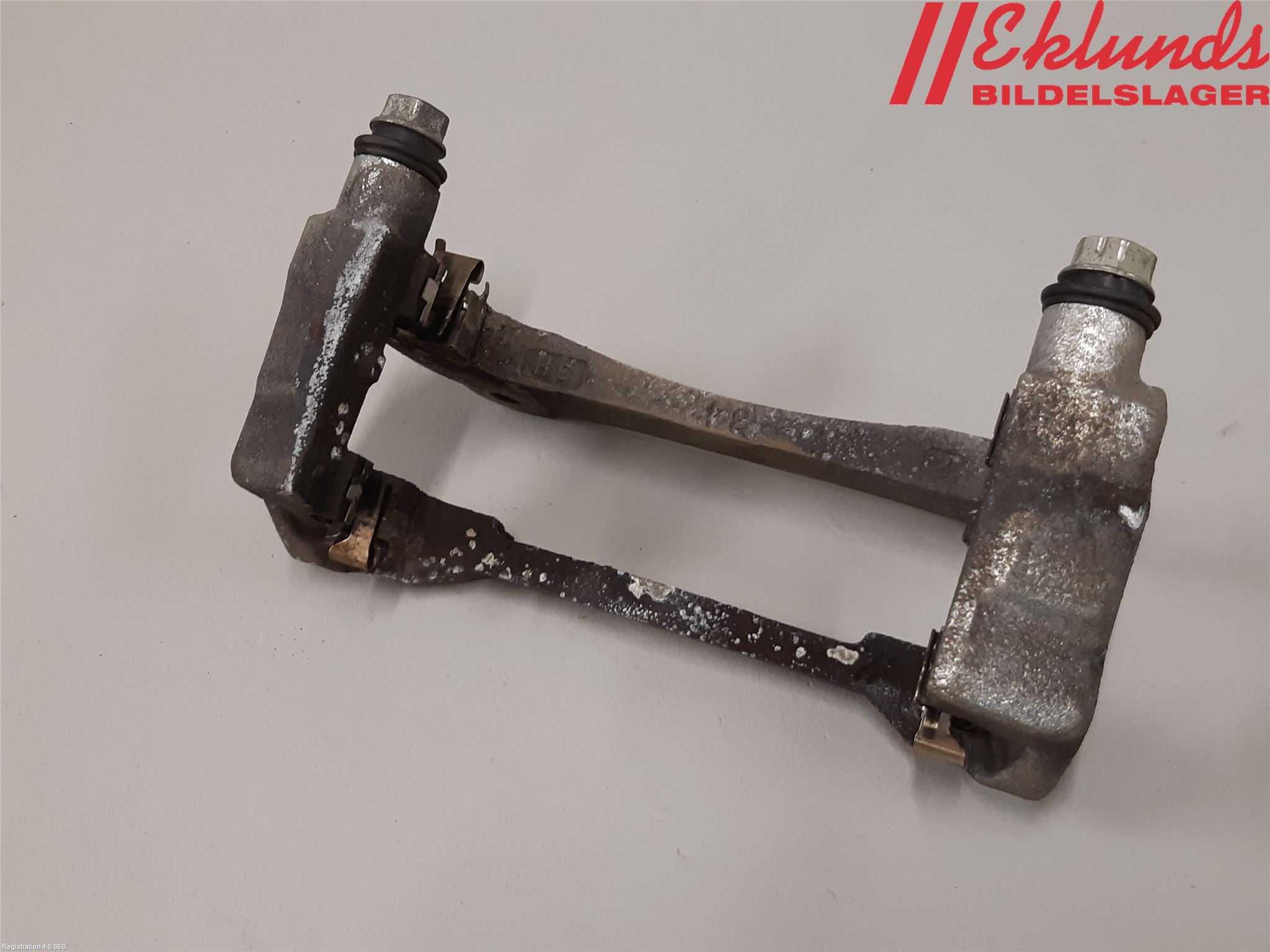 Toyota RAV4 19- Bromsokshållare