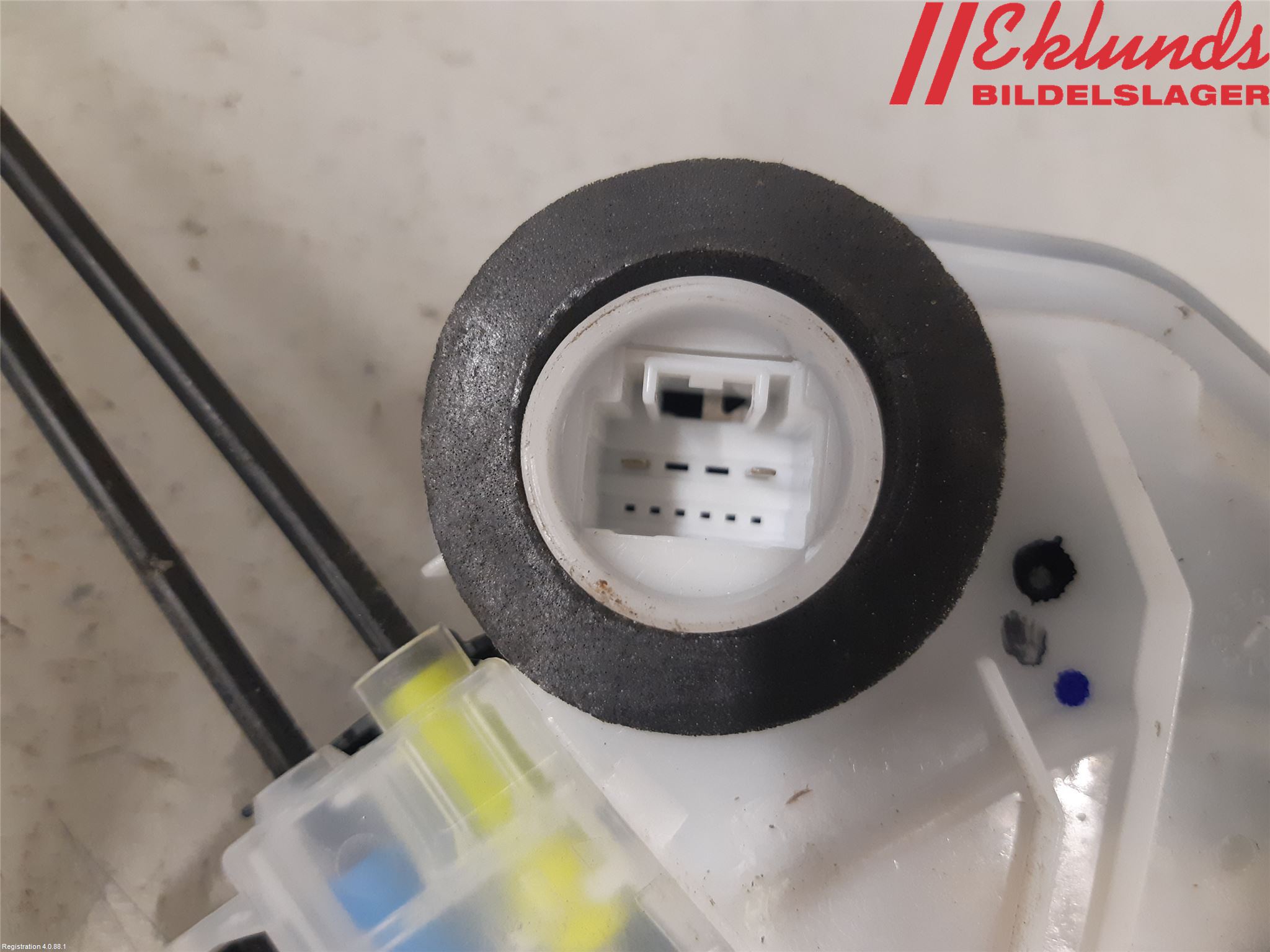 Toyota HILUX 16- Låskista-Dörrlås