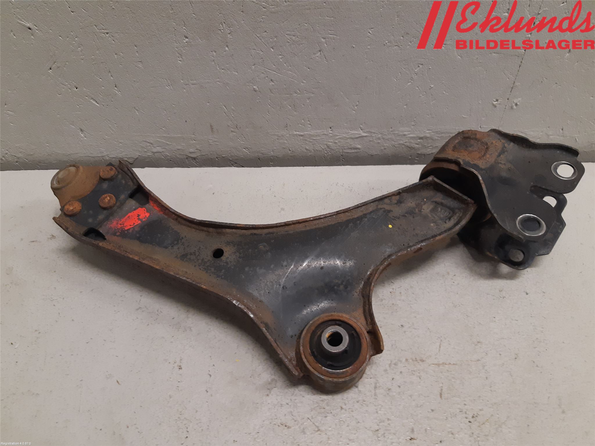 Volvo XC70 14-16 Bärarm Fram Undre Vä