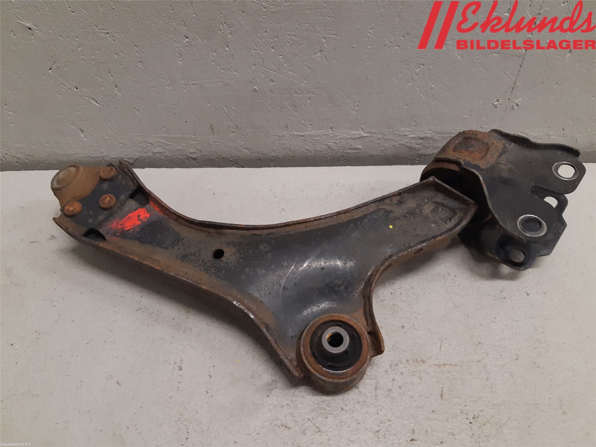 Volvo XC70 14-16 Bärarm Fram Undre Vä