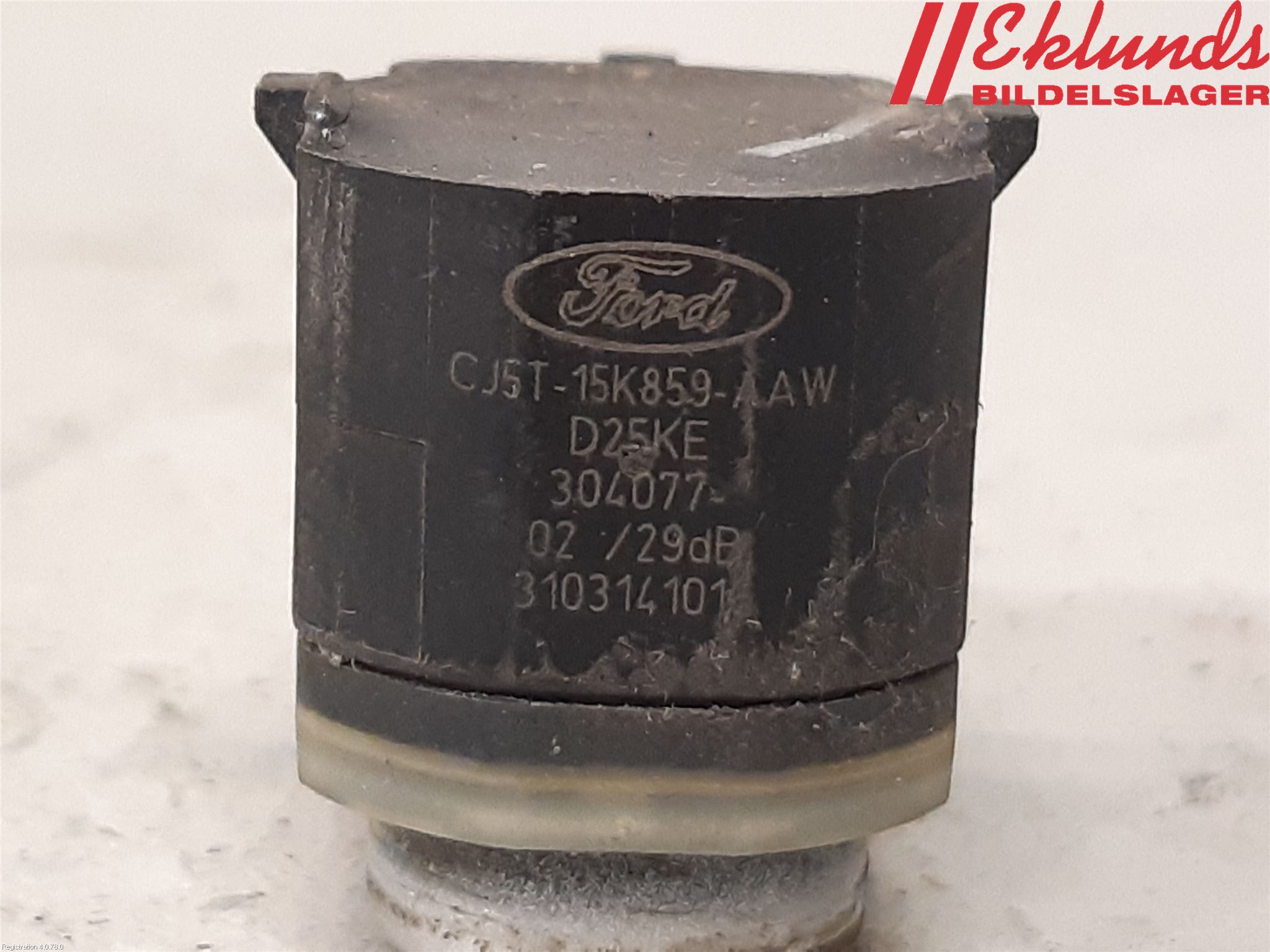 Ford KUGA 13-16 Parkeringshjälp Frontsensor