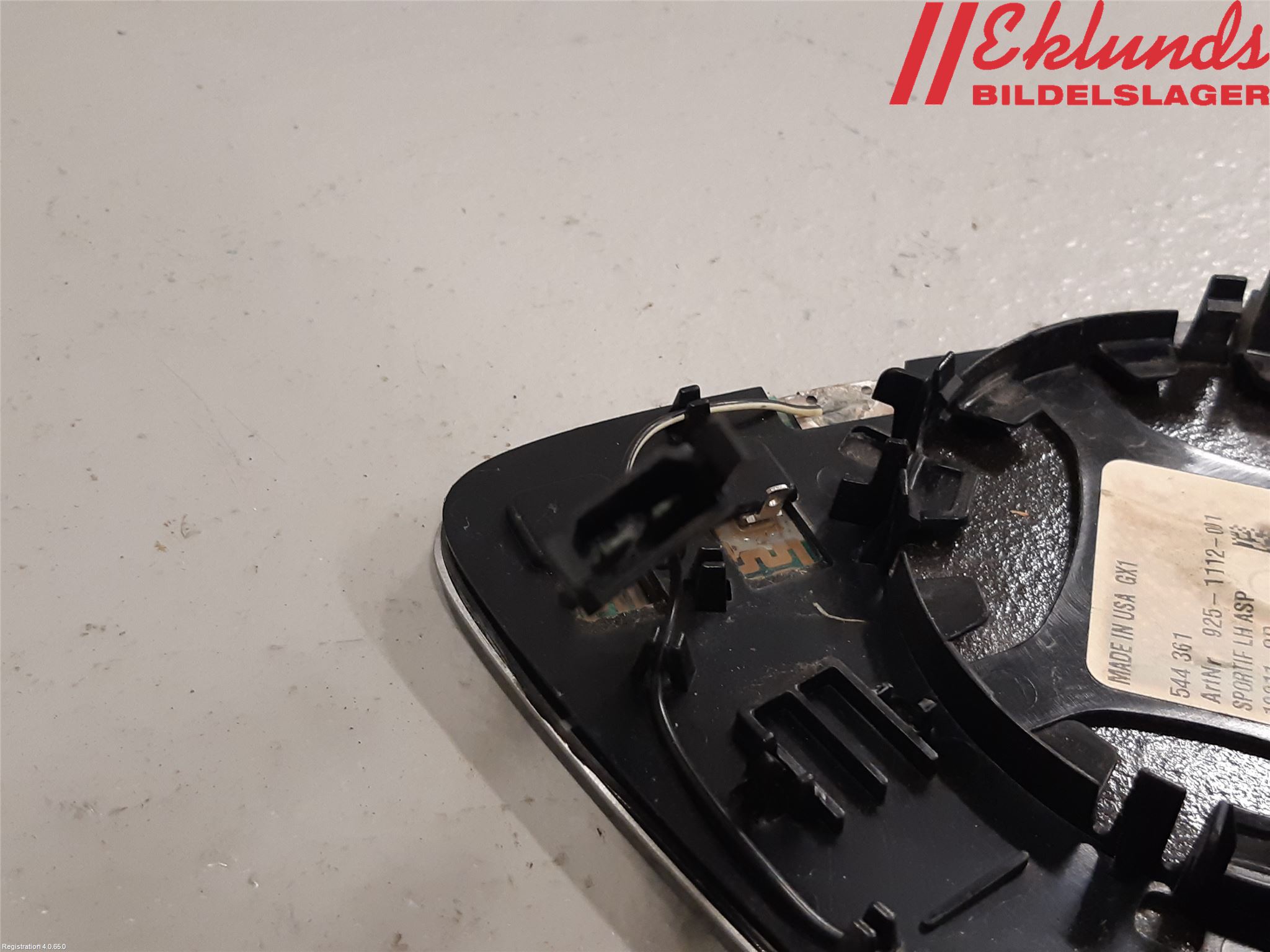 Volkswagen VW PASSAT 11-14 Spegelglas Vä