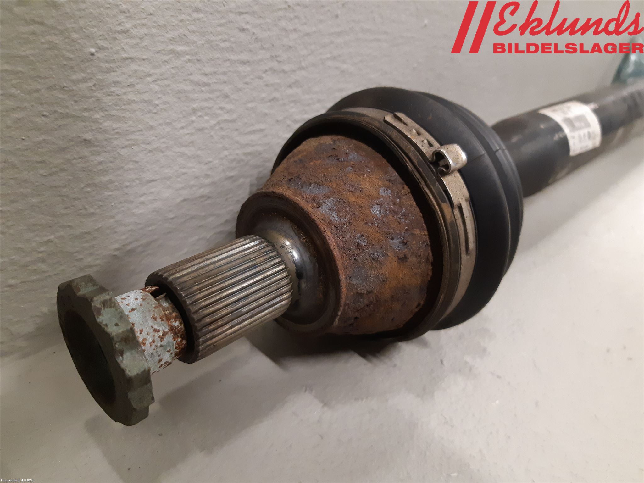 Volkswagen VW POLO 10-17 Drivaxel Fram Höger