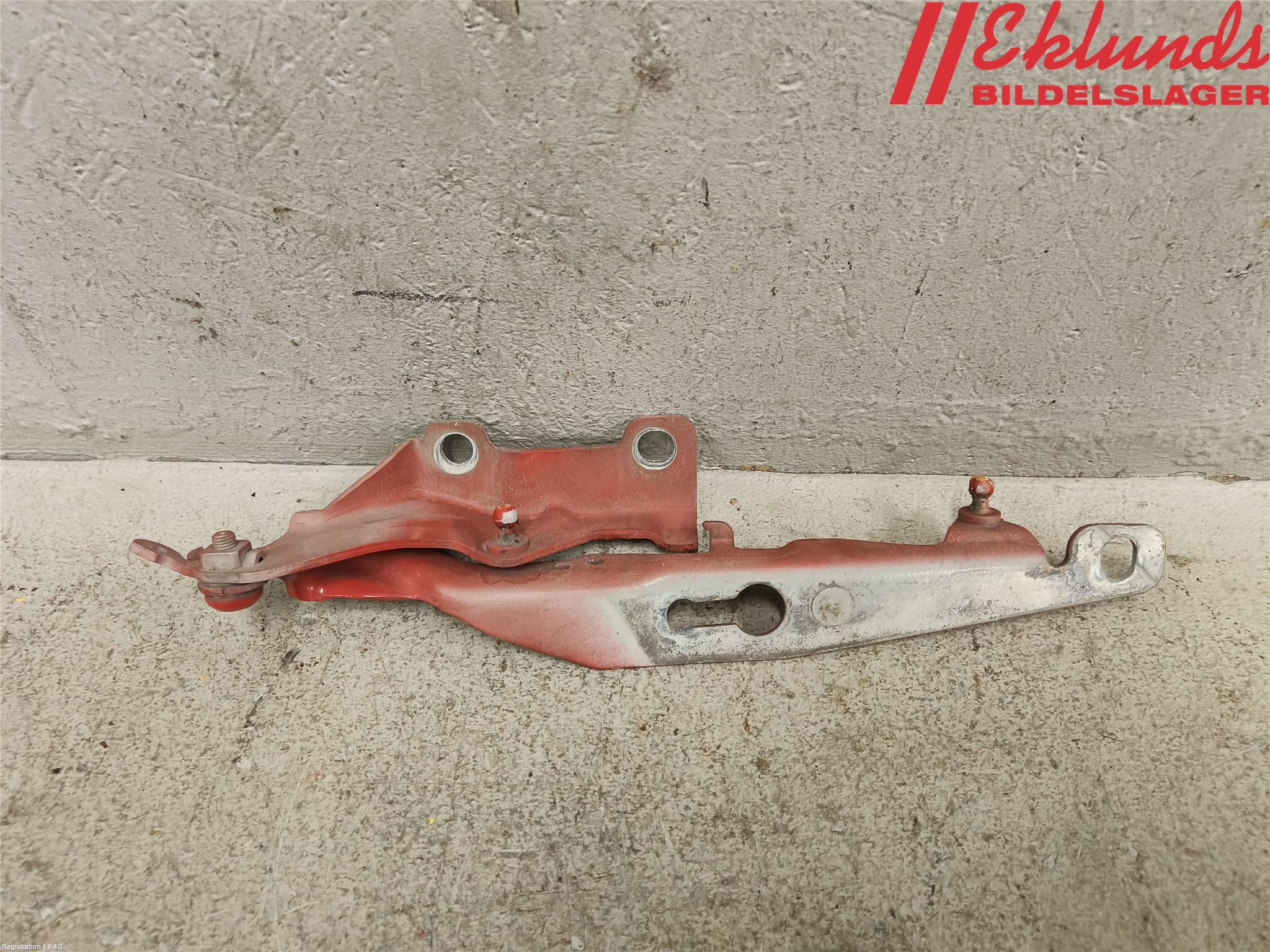 Volvo V70 08-13 Huvgångjärn