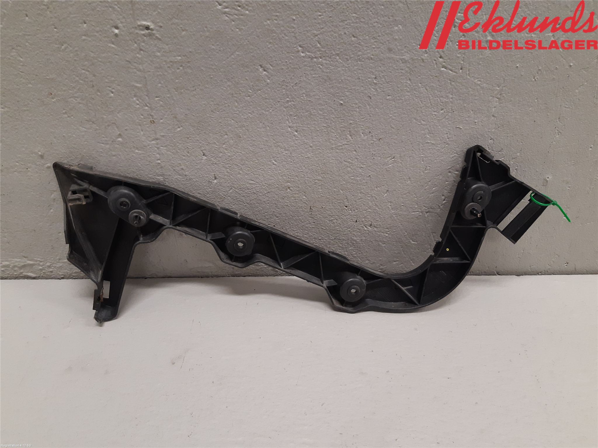 Ford FOCUS 15-18 Stötfångarfäste Bak Hö