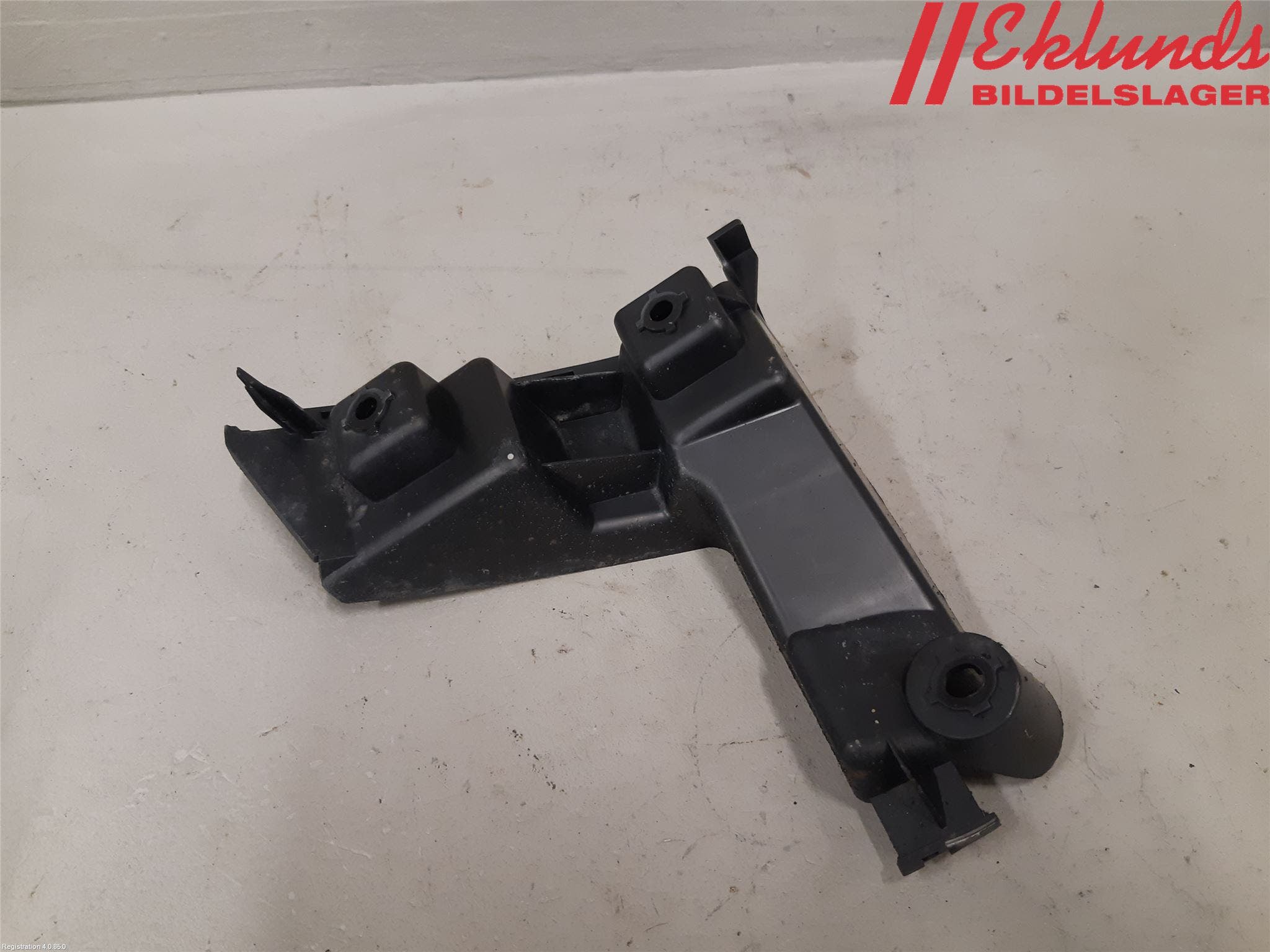 Volvo V70 08-13 Stötfångarfäste Bak Hö