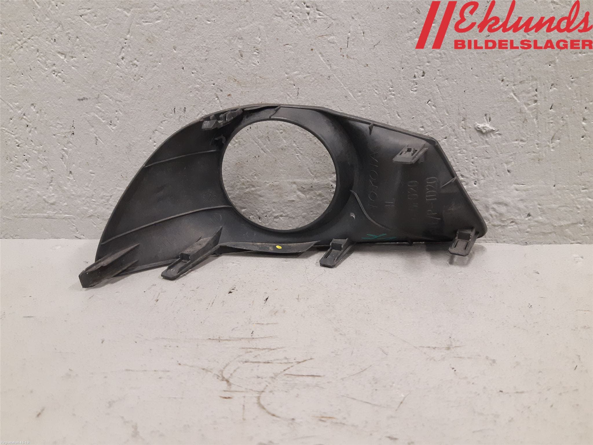 Toyota VERSO 09-18 Dimljussarg Fram