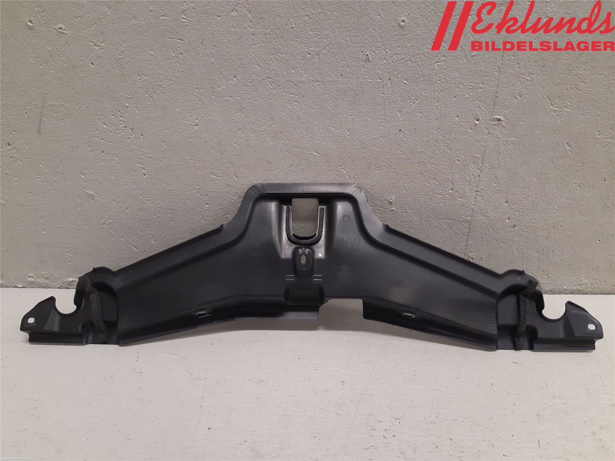 Toyota AURIS 13-19 Täckplast Front