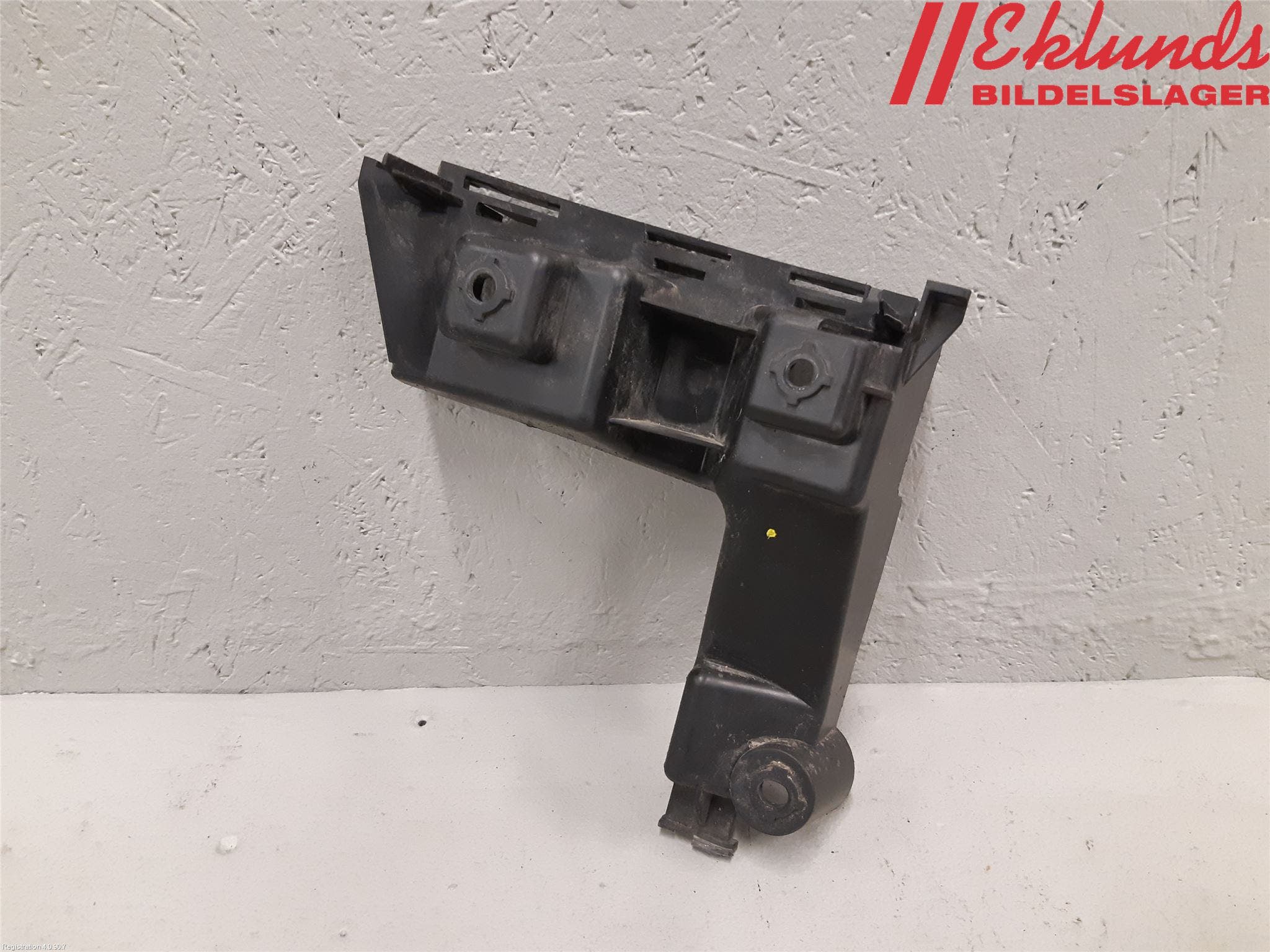 Volvo V70 08-13 Stötfångarfäste Bak Hö