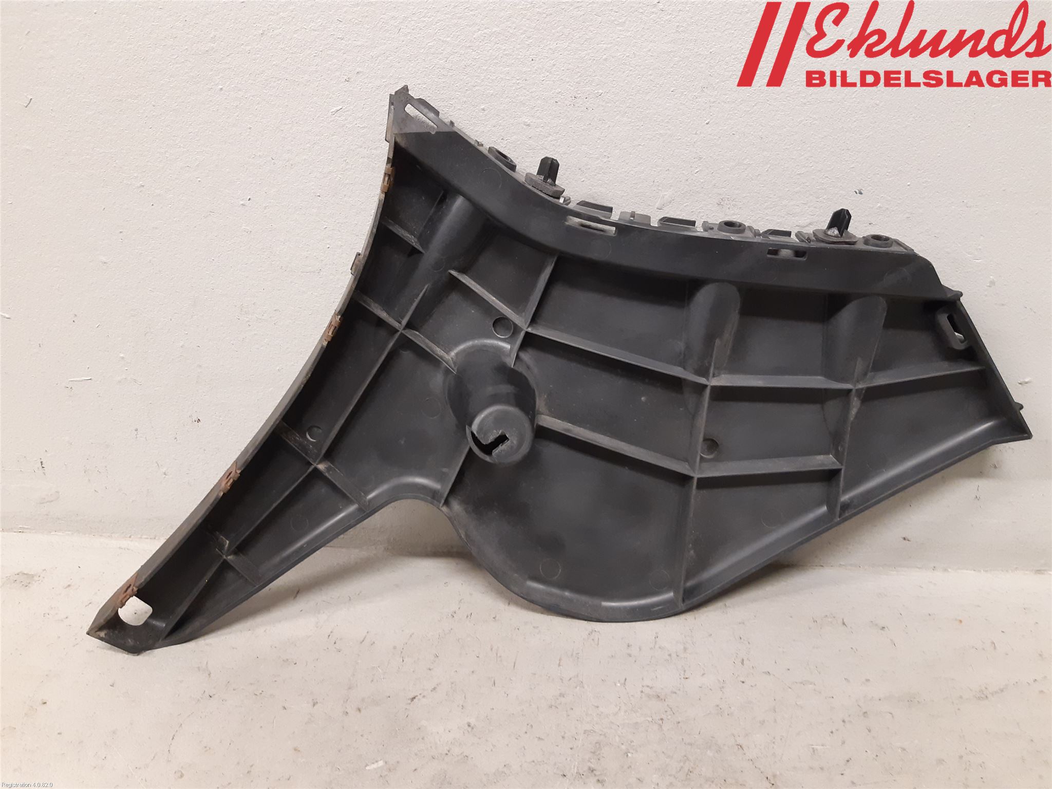 Volvo V60 14-18 Stötfångarfäste Bak Hö