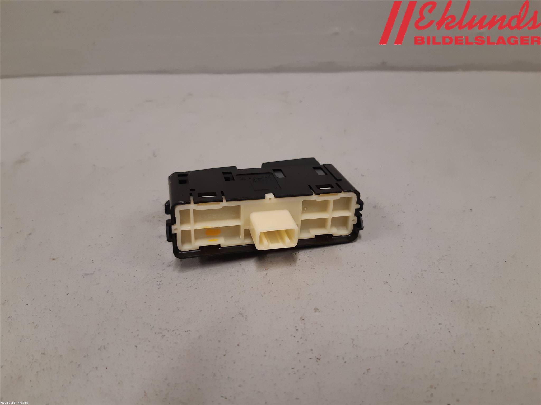 Lexus ES 250/300/330 Strömställare Baklucka