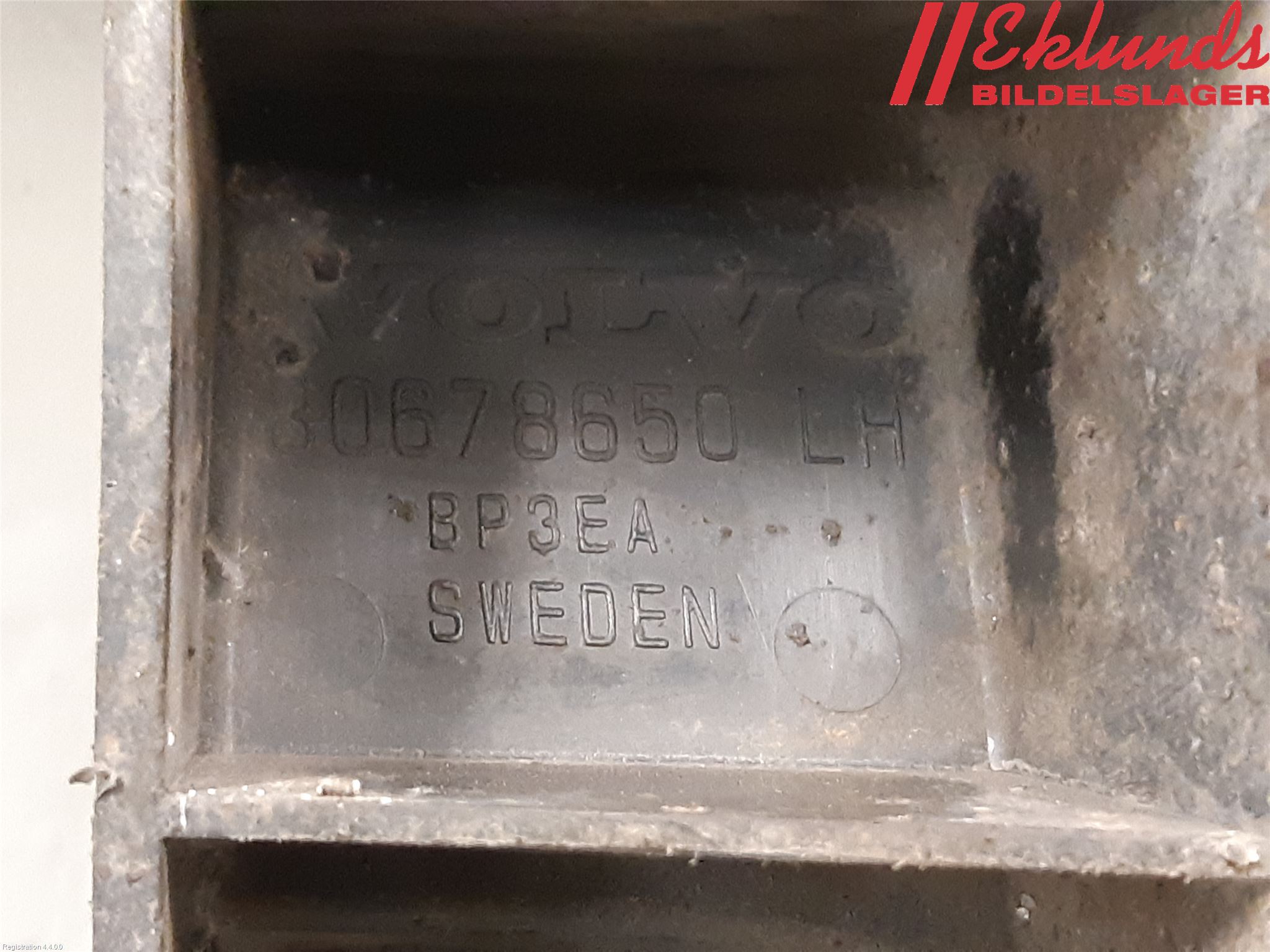 Volvo XC70 08-13 Stötfångarfäste Bak Vä