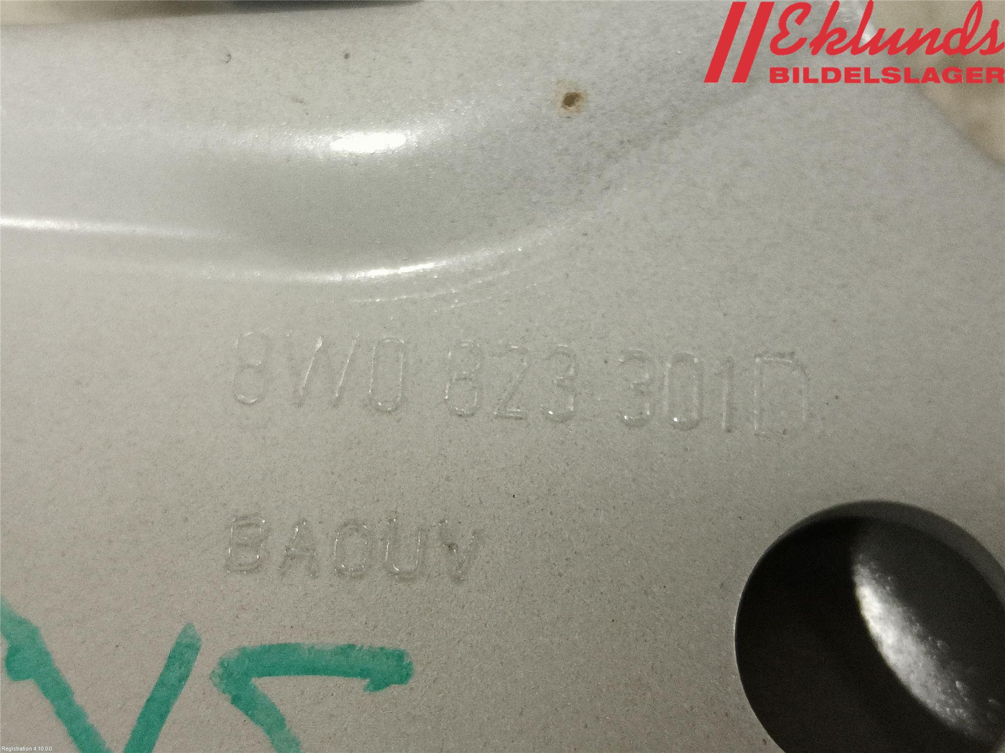 Audi A4/S4 B9 20- Huvgångjärn